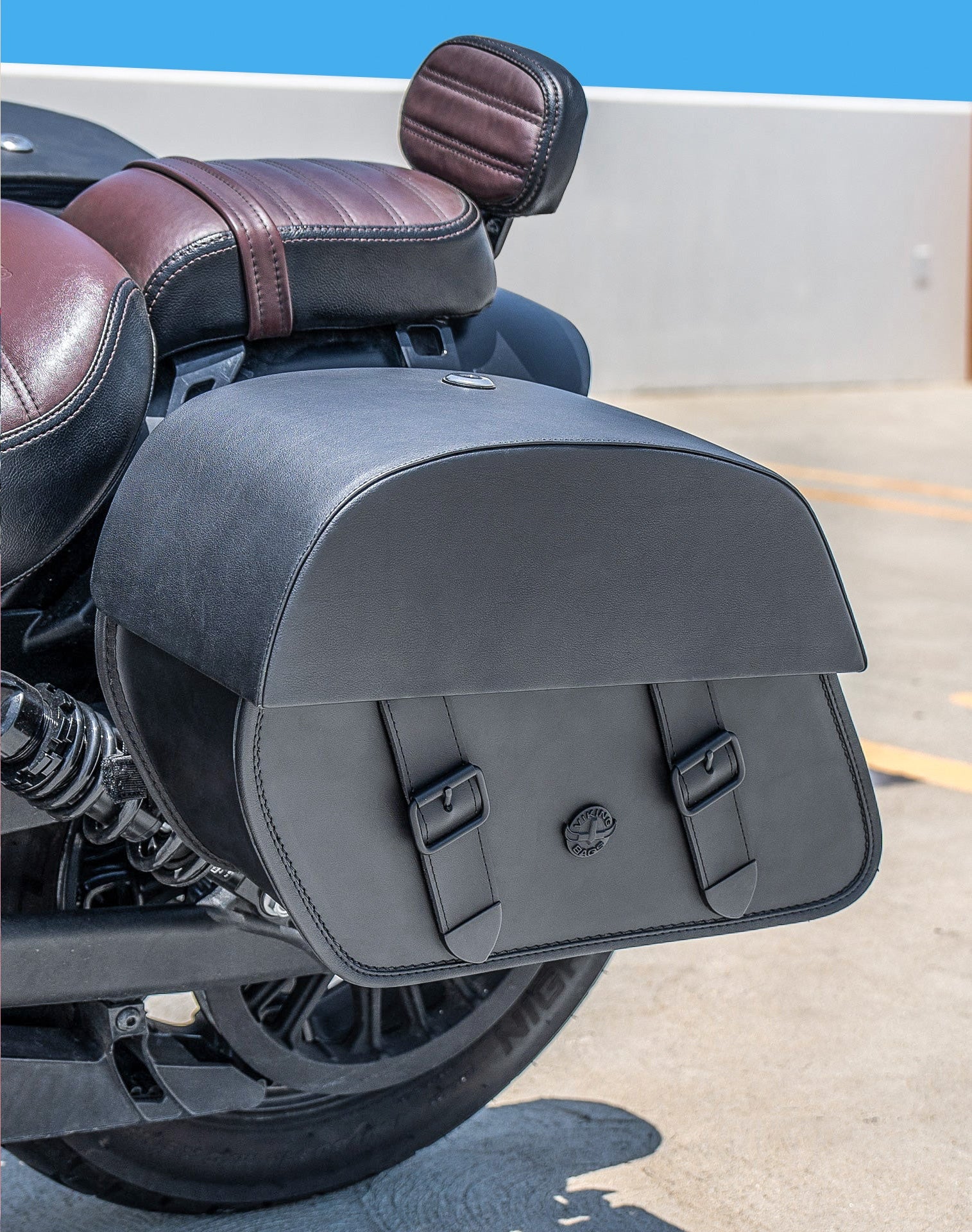 28L - Baelor Medium Quick Mount Indian Scout Bobber Sixty Motorcycle Saddlebags Vertical Lifestyle