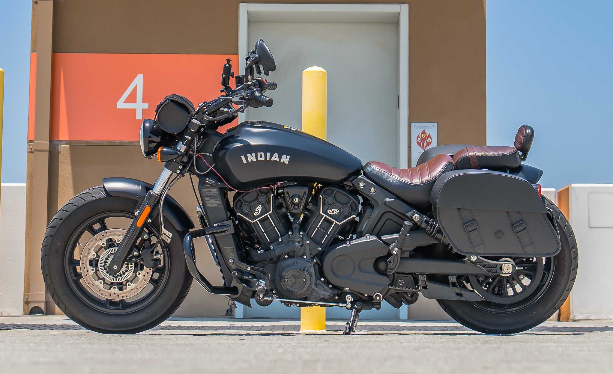 28L - Baelor Medium Quick Mount Indian Scout Bobber Sixty Motorcycle Saddlebags @expand