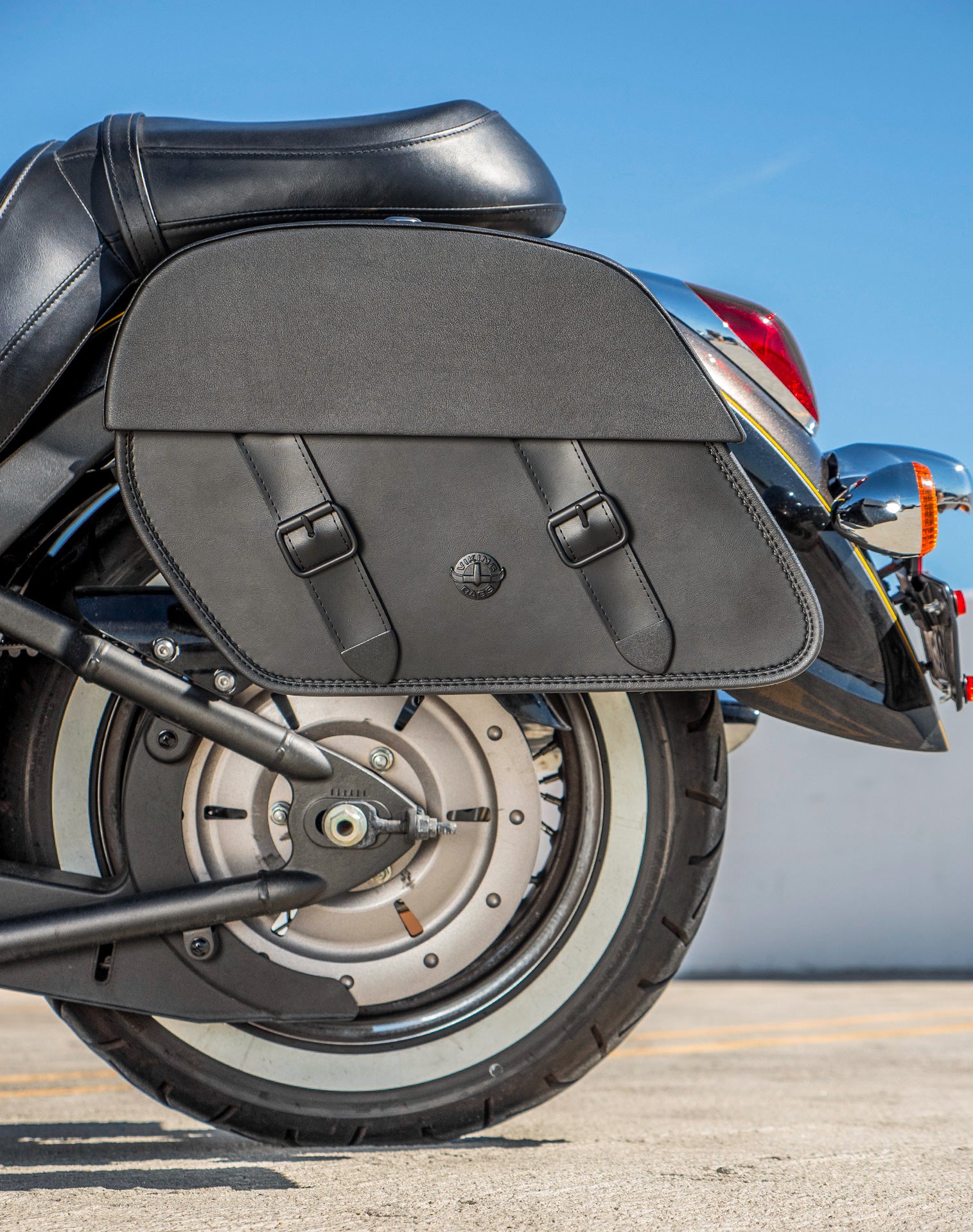 28L - Baelor Medium Quick Mount Kawasaki Vulcan 900 Classic VN900 Motorcycle Saddlebags v2