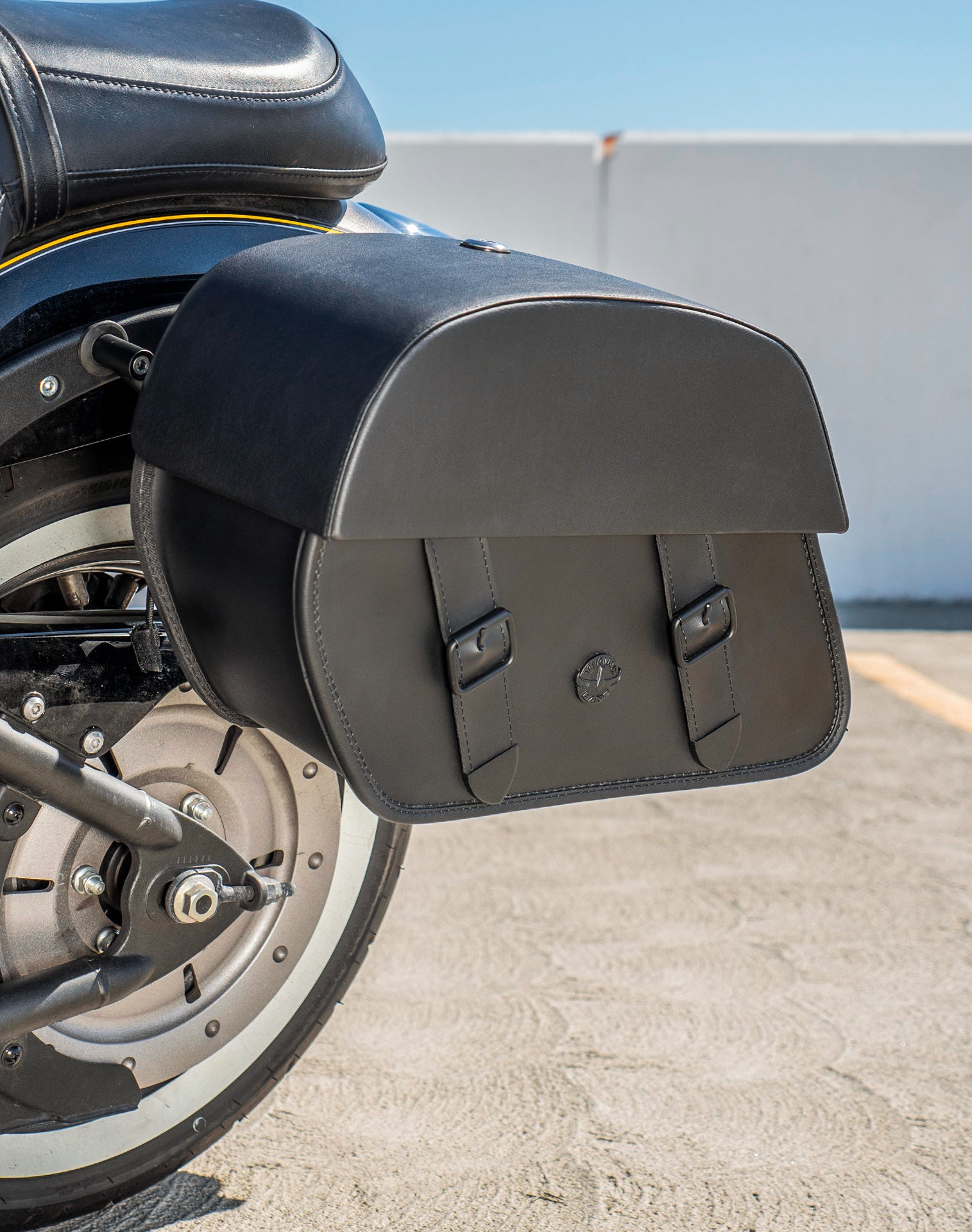 28L - Baelor Medium Quick Mount Kawasaki Vulcan 900 Classic VN900 Motorcycle Saddlebags v3