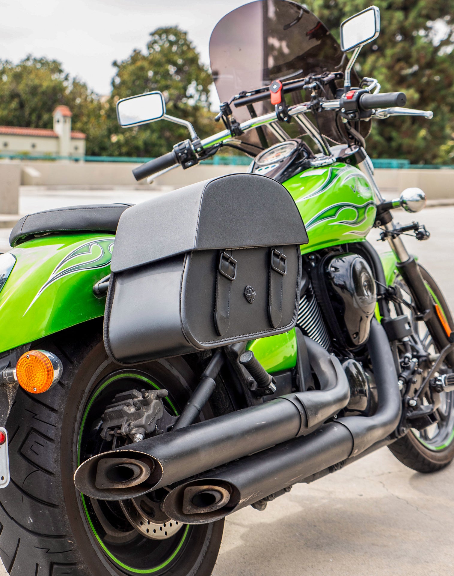 28L - Baelor Medium Quick Mount Kawasaki Vulcan 900 Custom VN900C Motorcycle Saddlebags v1