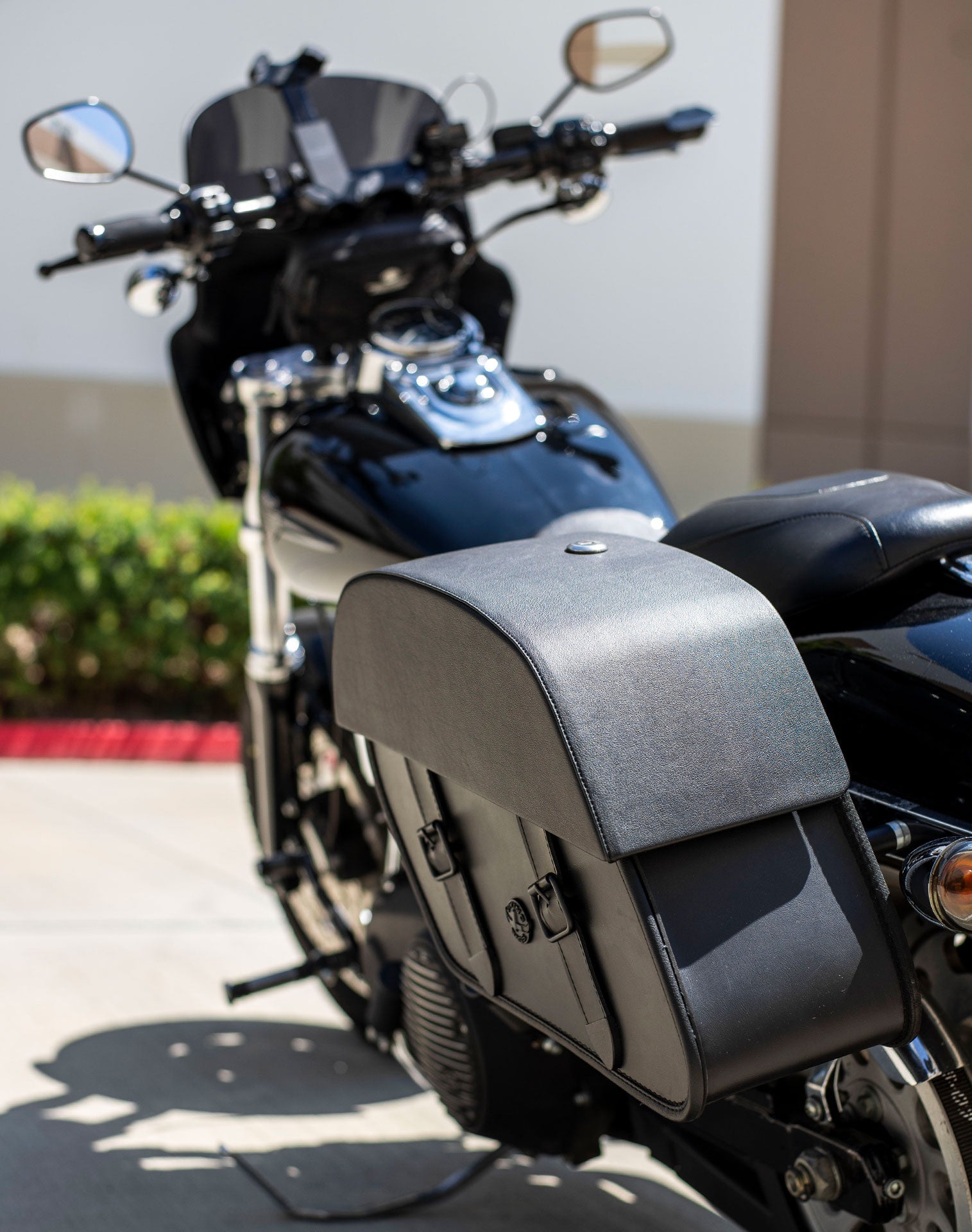 28L - Baelor Medium Quick Mount Motorcycle Saddlebags For Harley Davidson Dyna Fat Bob FXDF/SE v1