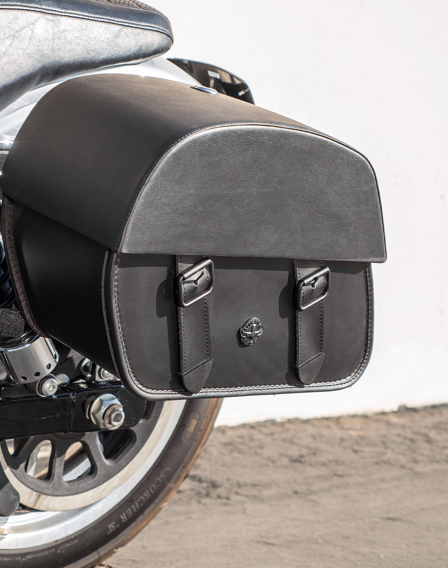 28L - Baelor Medium Quick Mount Motorcycle Saddlebags For Harley Davidson Dyna Low Rider FXDL/I v2
