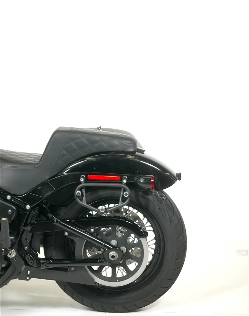 28L - Baelor Medium Quick-Mount Motorcycle Saddlebags For Harley Softail Deadwood GIF