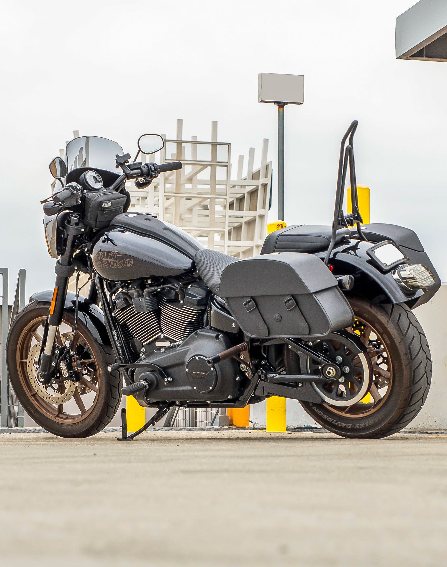 28L - Baelor Medium Quick Mount Motorcycle Saddlebags For Harley Softail Low Rider S FXLRS v1