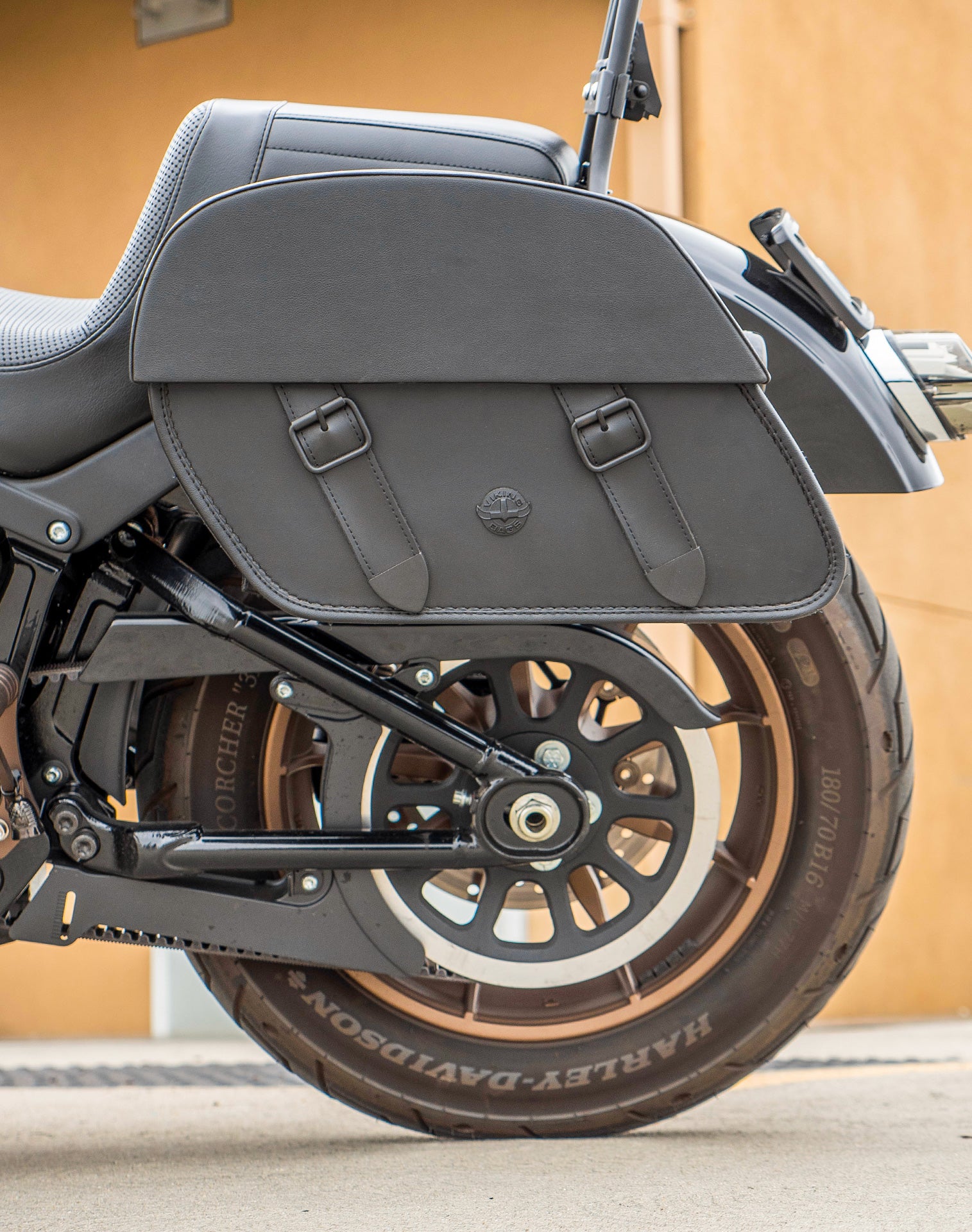 28L - Baelor Medium Quick Mount Motorcycle Saddlebags For Harley Softail Low Rider S FXLRS v2