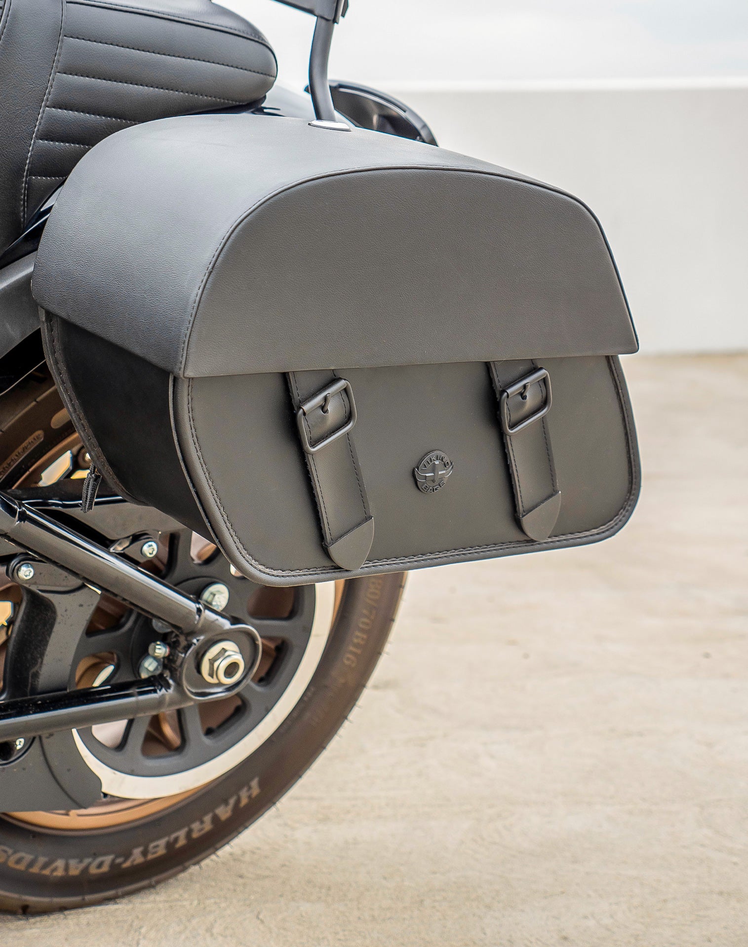 28L - Baelor Medium Quick Mount Motorcycle Saddlebags For Harley Softail Low Rider S FXLRS v3