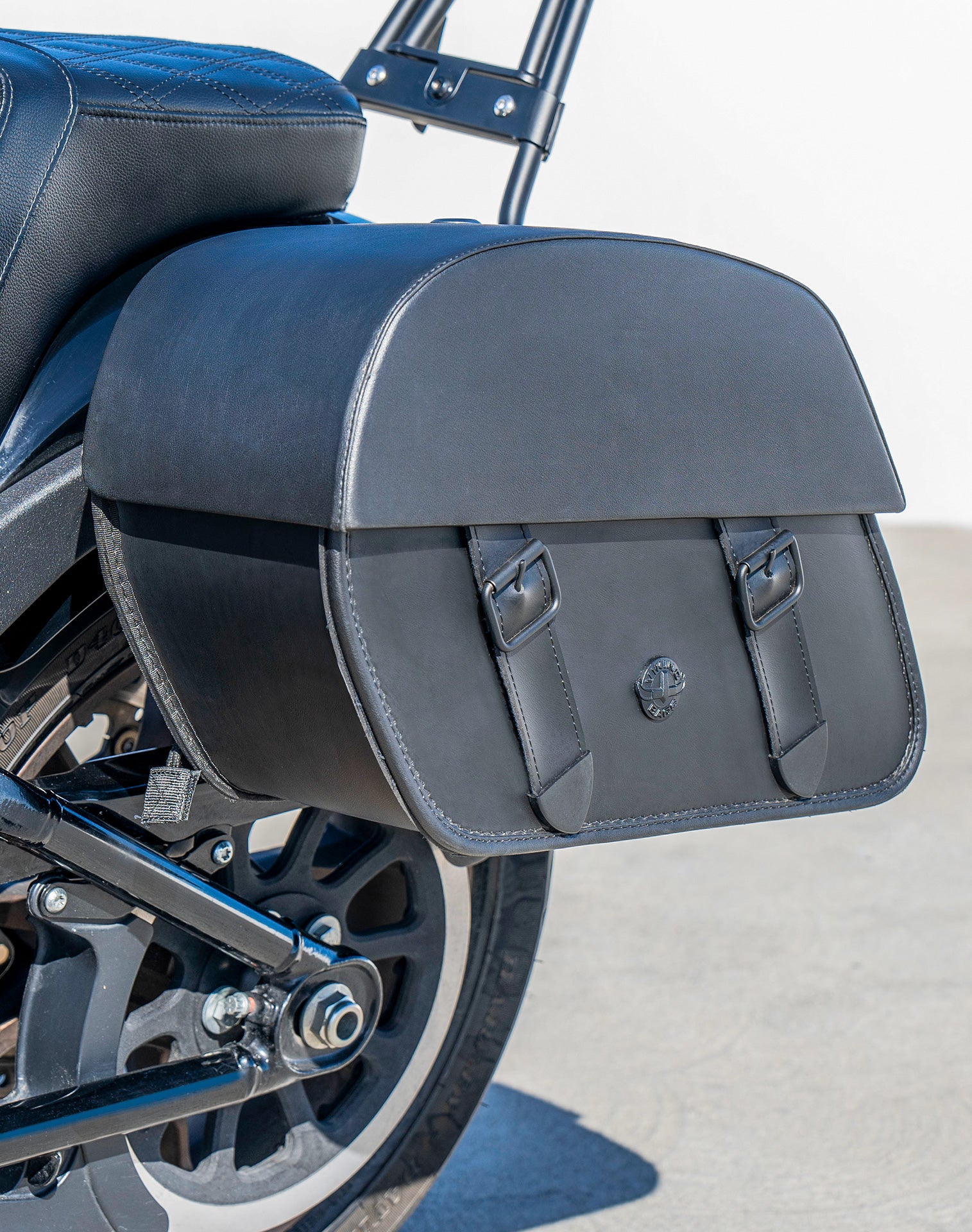 28L - Baelor Medium Quick Mount Motorcycle Saddlebags For Harley Softail Low Rider S FXLRS Lifestyle