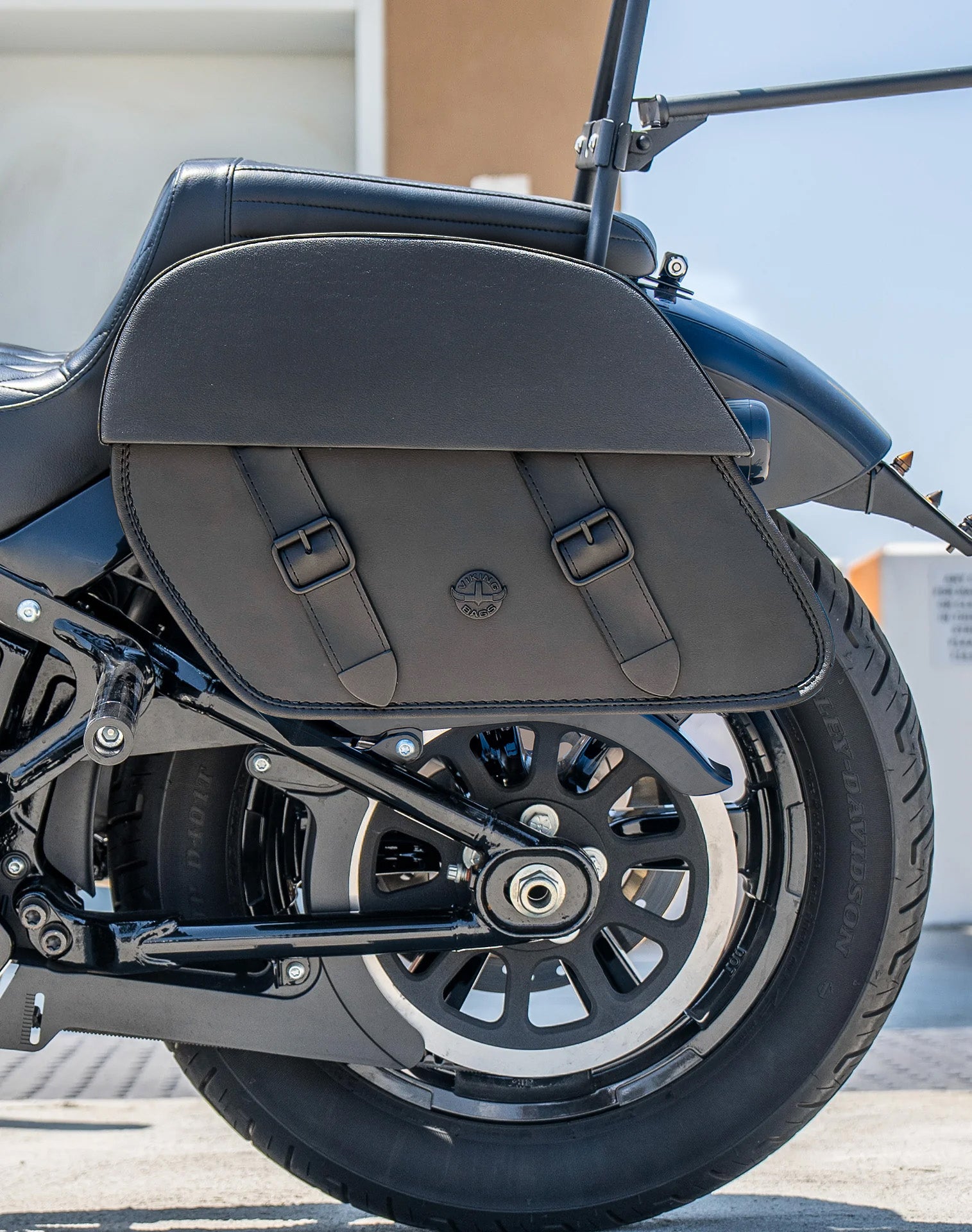 28L - Baelor Medium Quick Mount Motorcycle Saddlebags For Harley Softail Street Bob FXBB v2