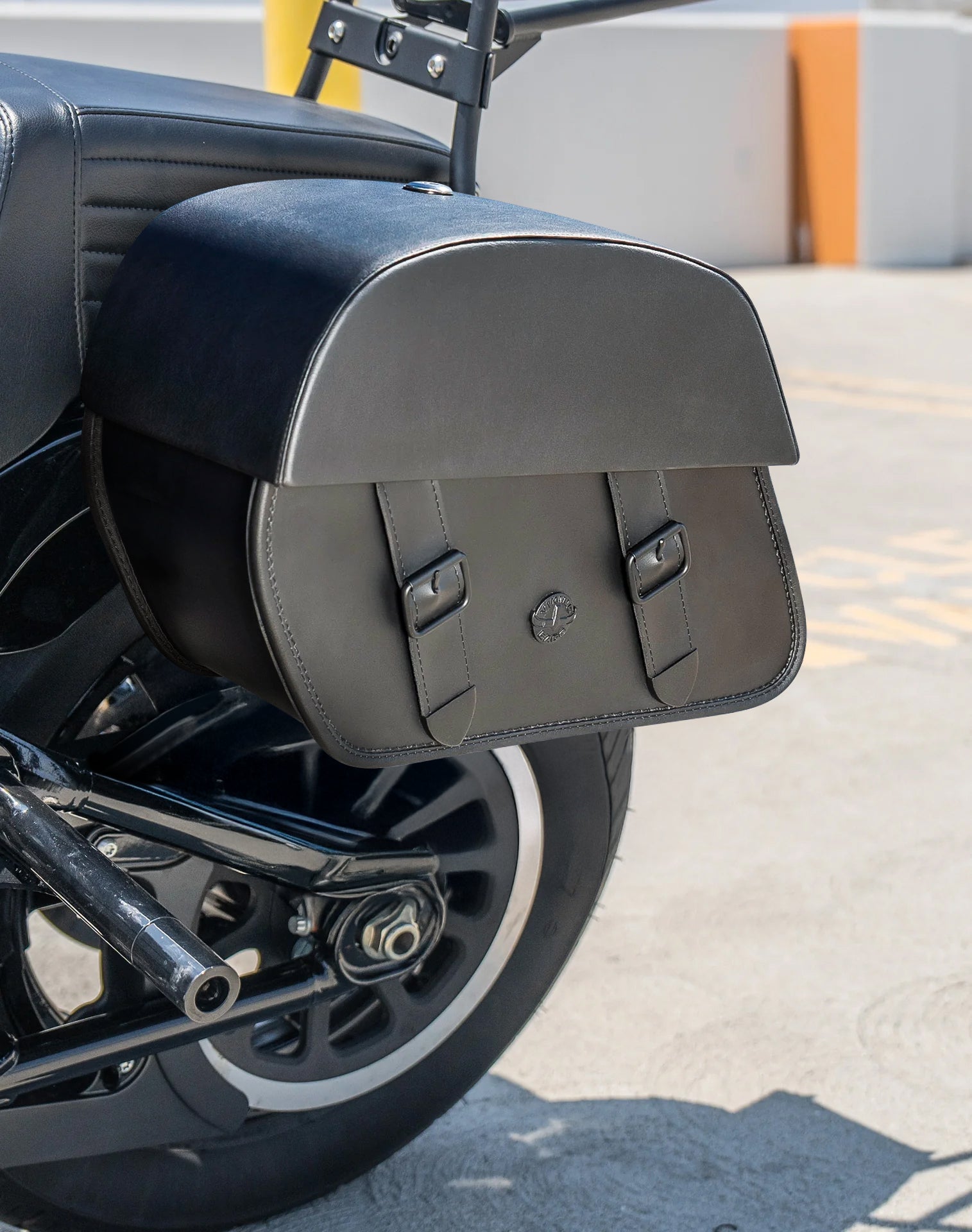 28L - Baelor Medium Quick Mount Motorcycle Saddlebags For Harley Softail Street Bob FXBB v3
