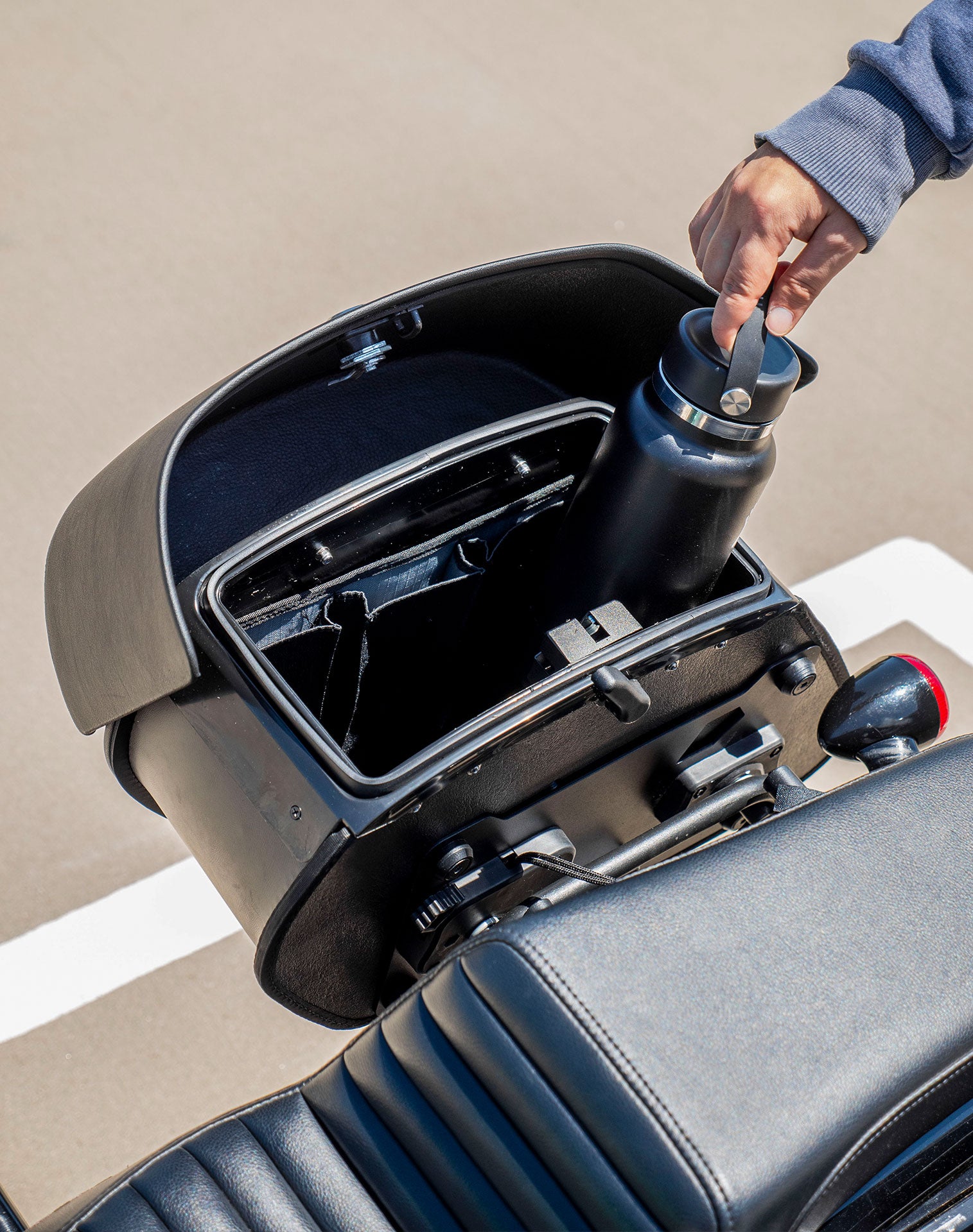 28L - Baelor Medium Quick Mount Motorcycle Saddlebags For Harley Softail Street Bob FXBB v4