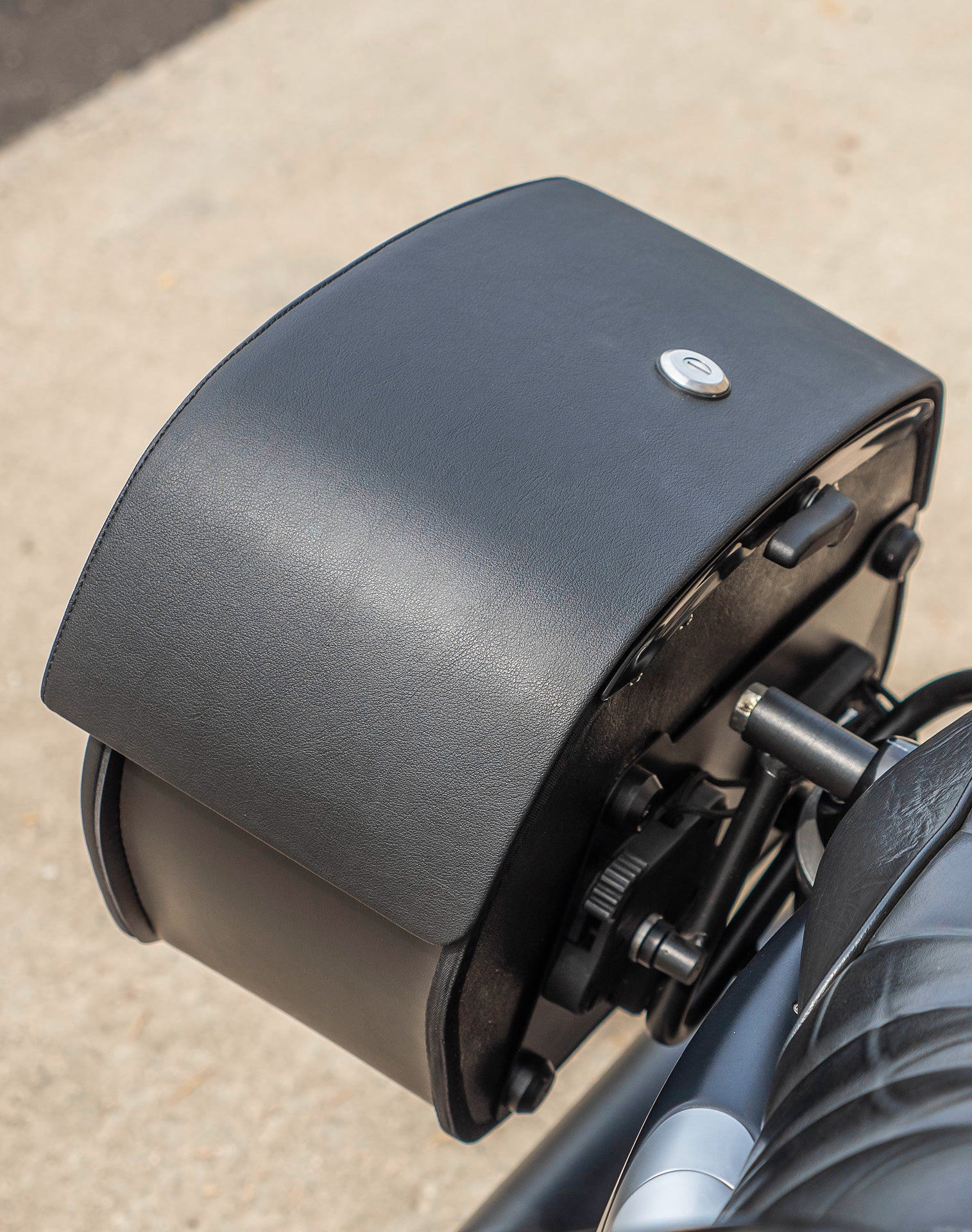 28L - Baelor Medium Quick Mount Motorcycle Saddlebags For Harley Sportster 883 Iron XL883N v3