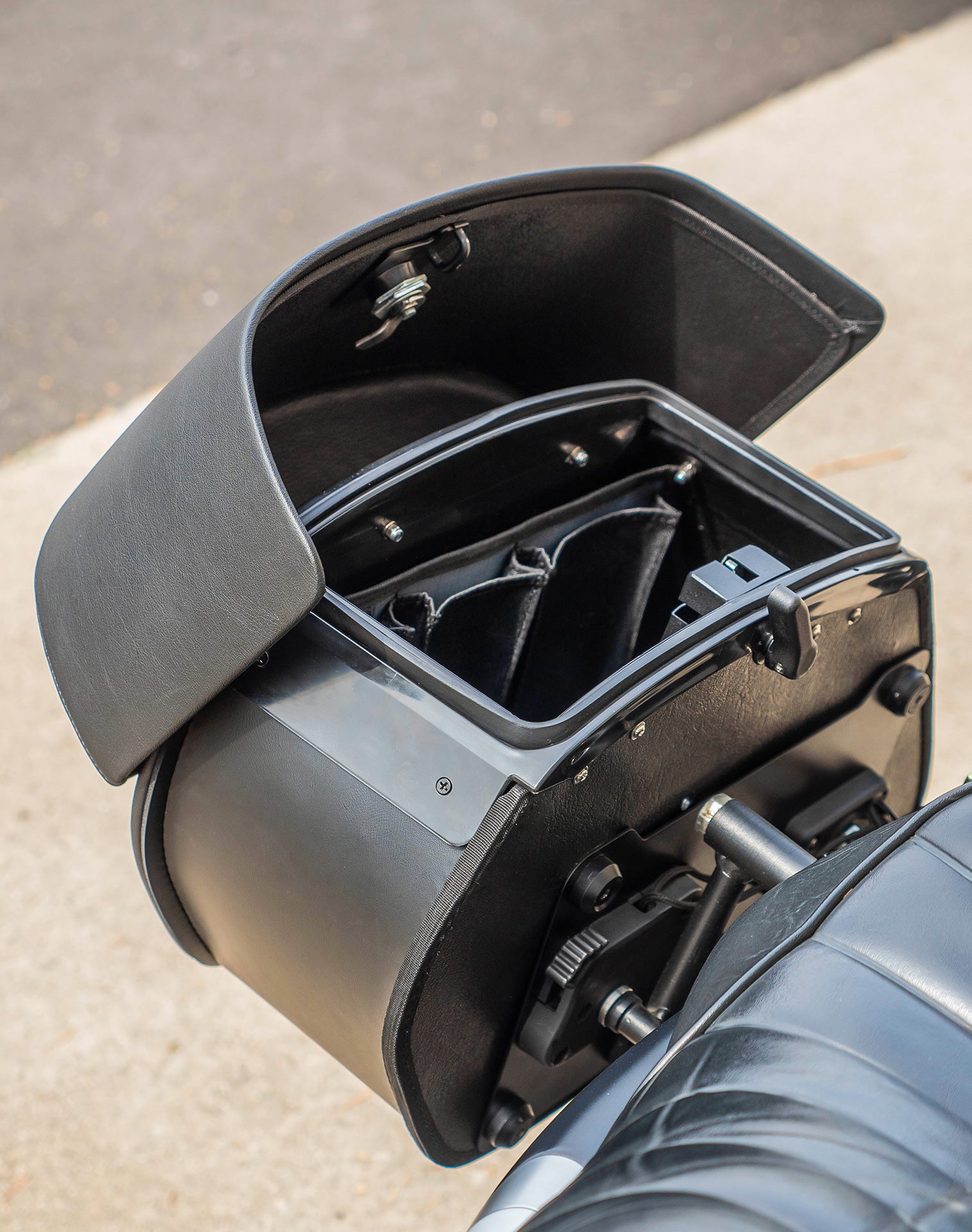 28L - Baelor Medium Quick Mount Motorcycle Saddlebags For Harley Sportster 883 Iron XL883N v4