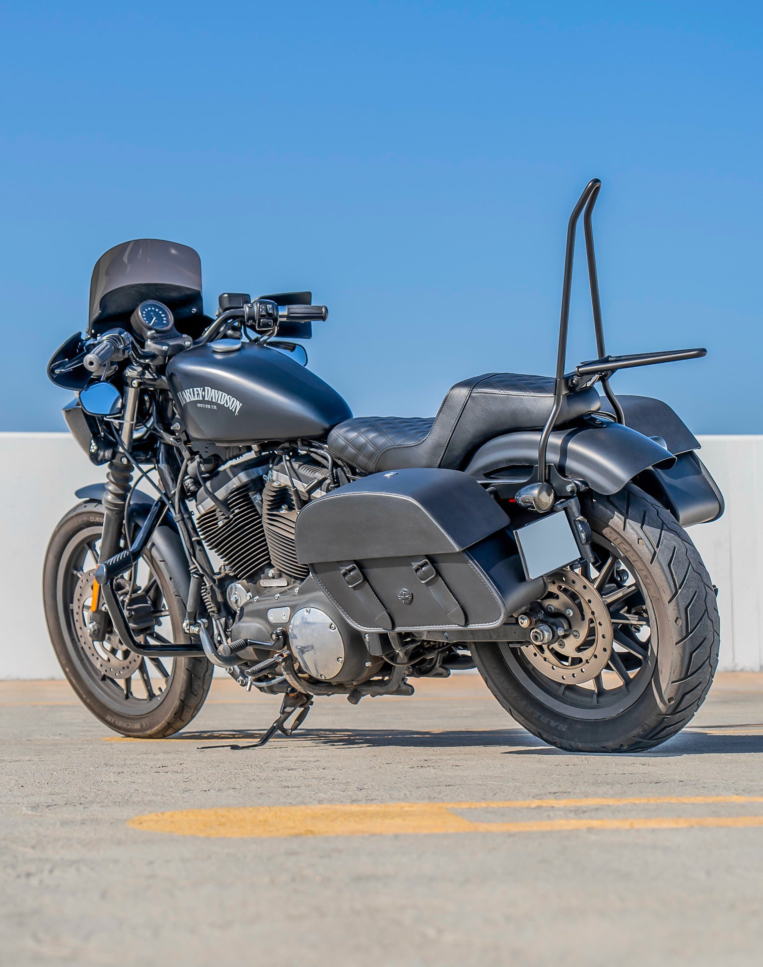 28L - Baelor Medium Quick Mount Motorcycle Saddlebags For Harley Sportster 883 Iron XL883N Lifestyle