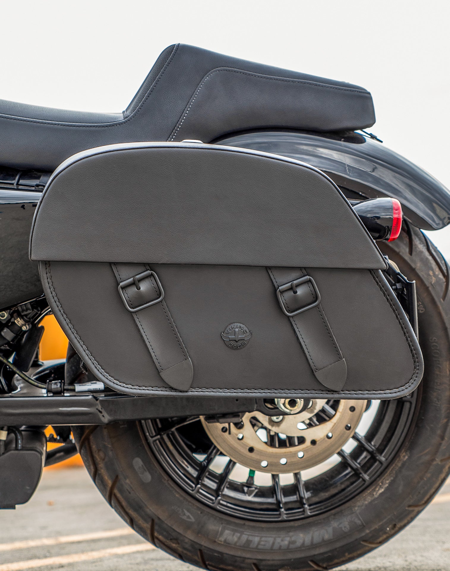 28L - Baelor Medium Quick Mount Motorcycle Saddlebags For Harley Sportster Forty Eight XL1200X/XL1200XS v2