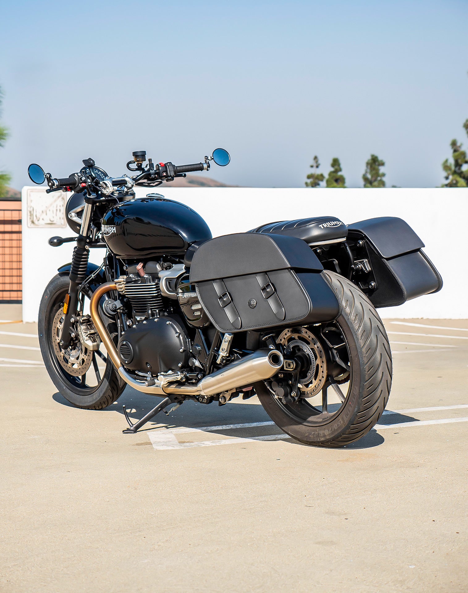 28L - Baelor Medium Quick Mount Triumph Street Twin 900 (2016-21) Motorcycle Saddlebags v1