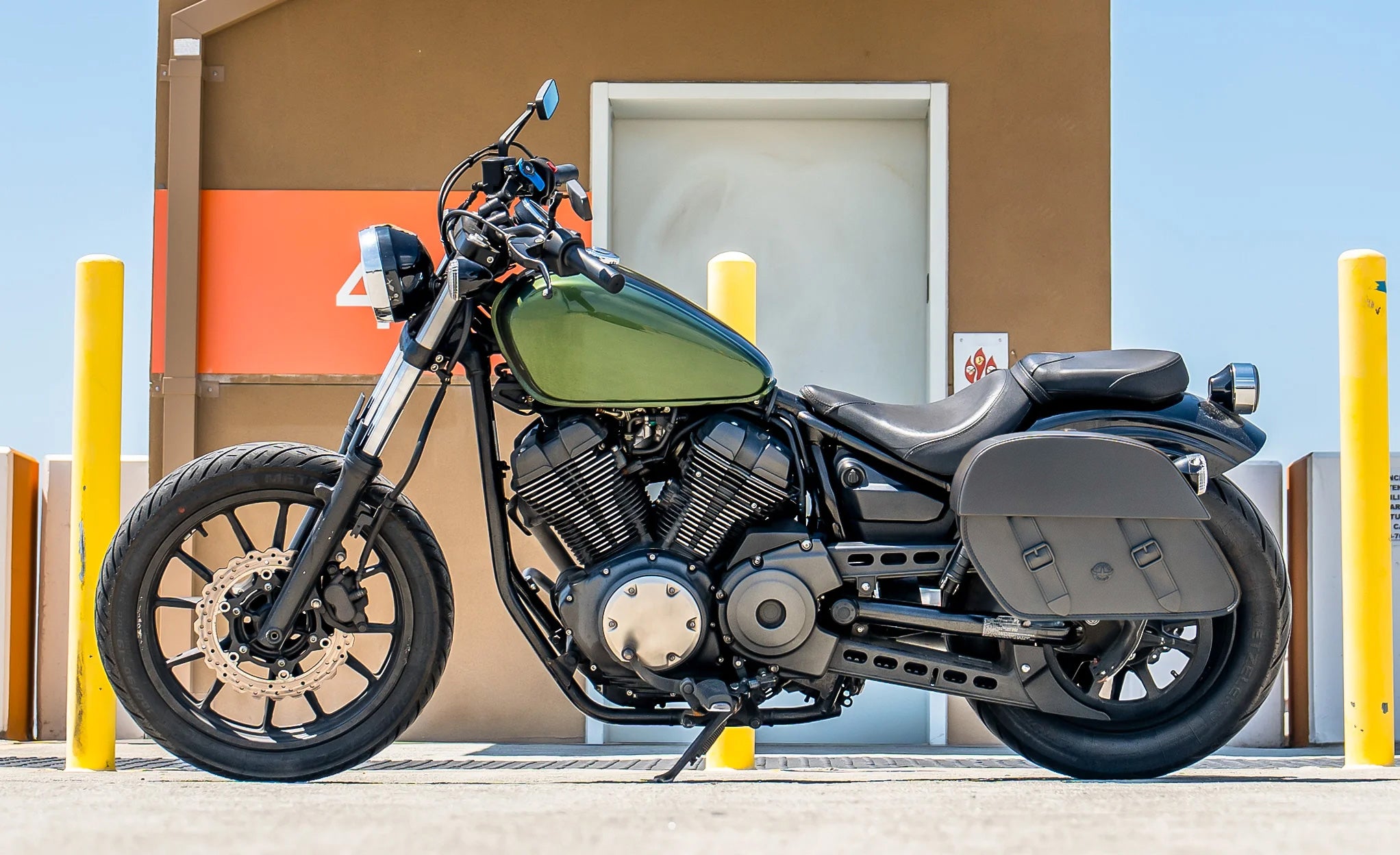 28L - Baelor Medium Quick Mount Yamaha Bolt Motorcycle Saddlebags @expand