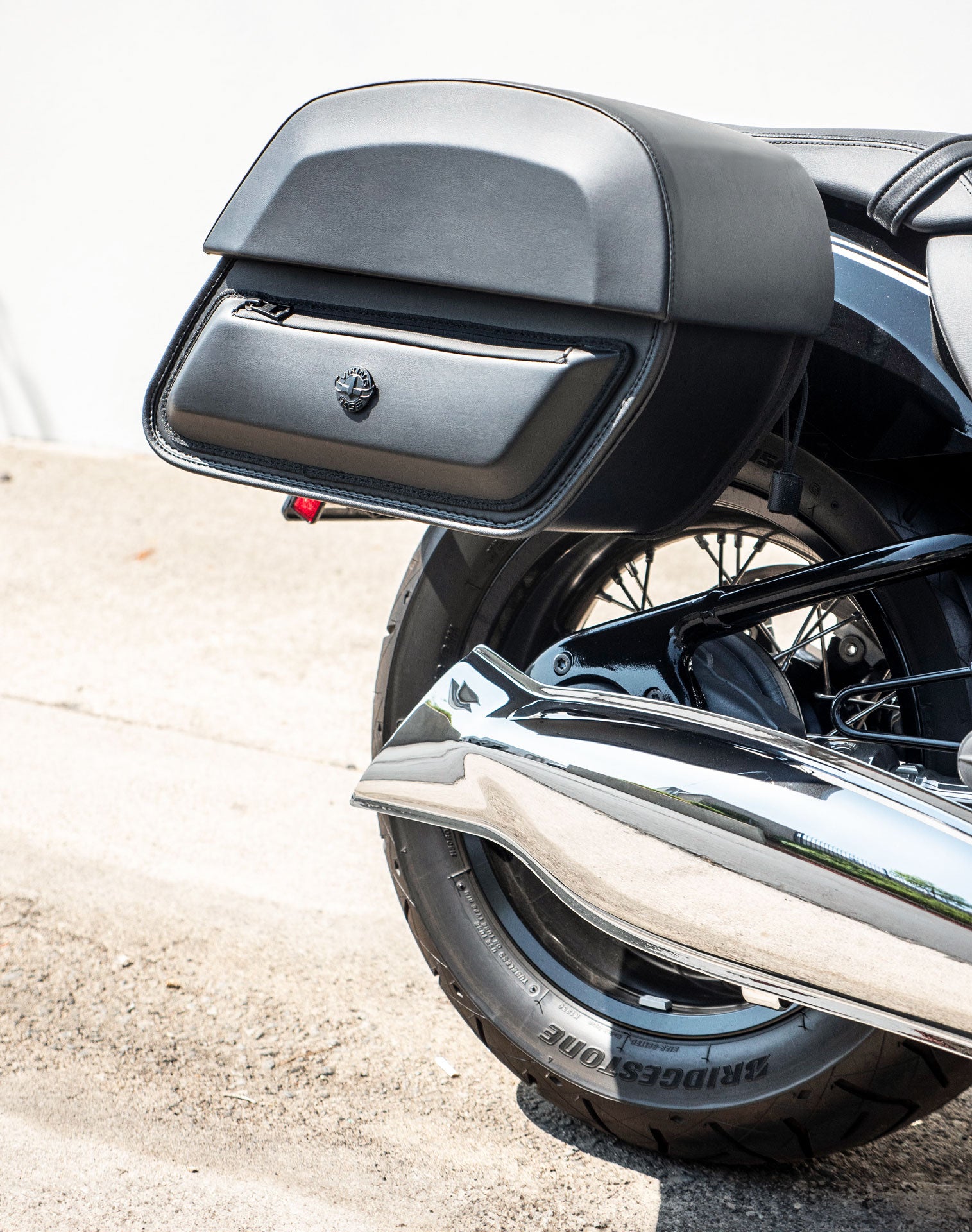 28L - Pantheon Medium Quick-Mount BMW R18 Motorcycle Saddlebags v2