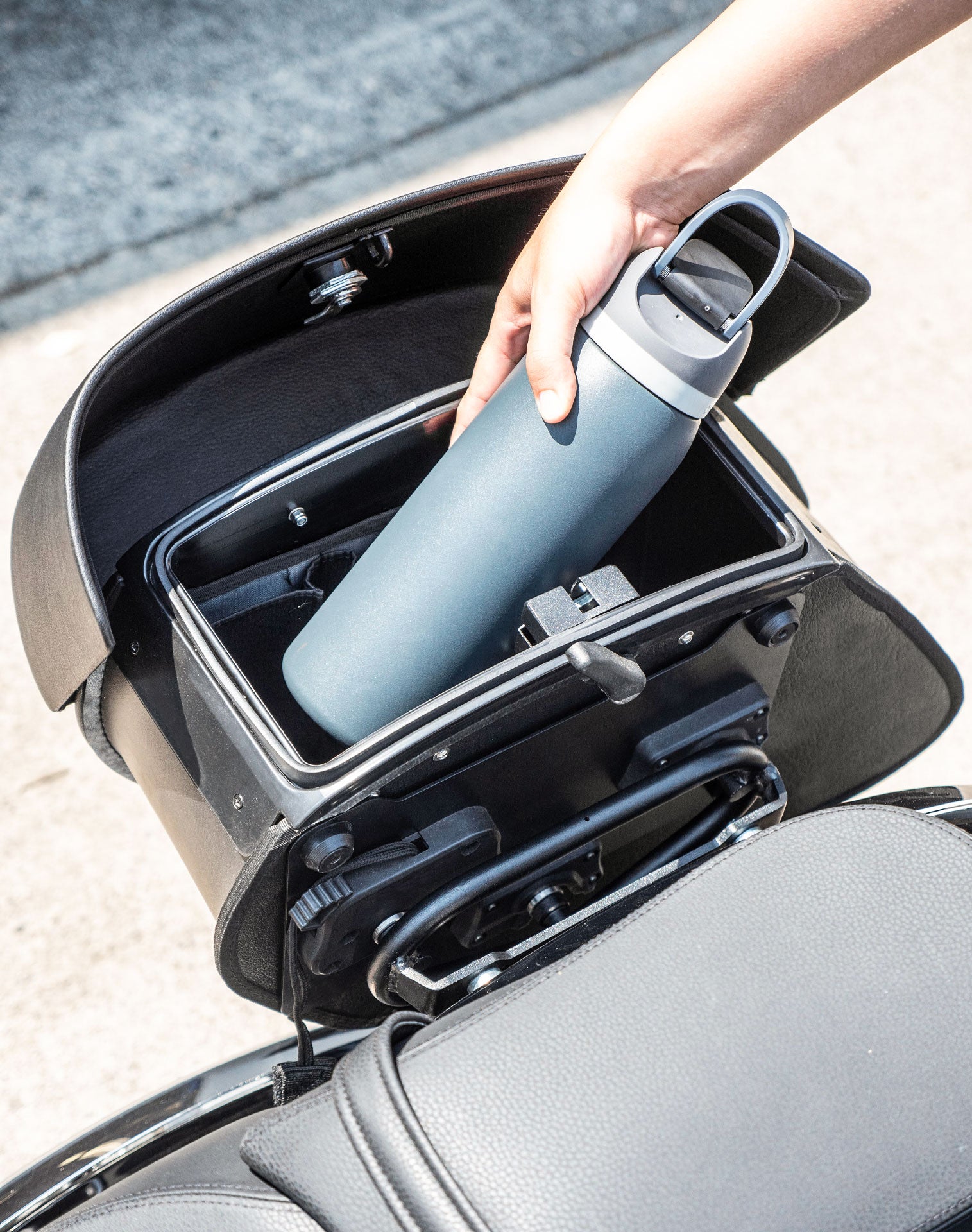 28L - Pantheon Medium Quick-Mount BMW R18 Motorcycle Saddlebags v4