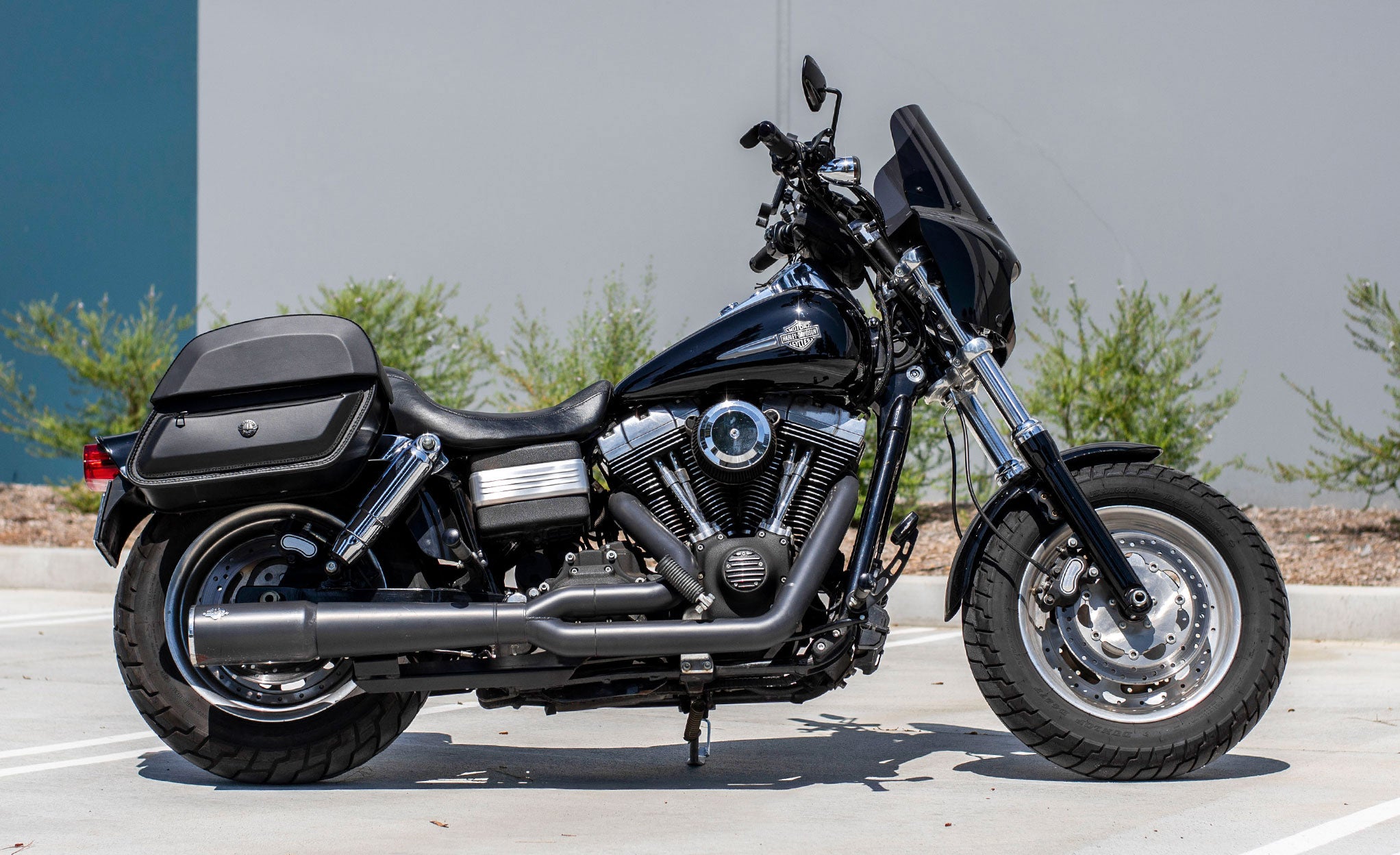 28L - Pantheon Medium Quick-Mount Motorcycle Saddlebags For Harley Davidson Dyna Fat Bob FXDF/SE @expand