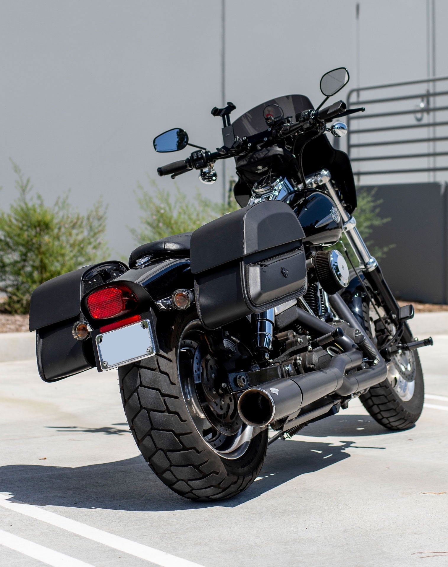 28L - Pantheon Medium Quick-Mount Motorcycle Saddlebags For Harley Davidson Dyna Fat Bob FXDF/SE 1