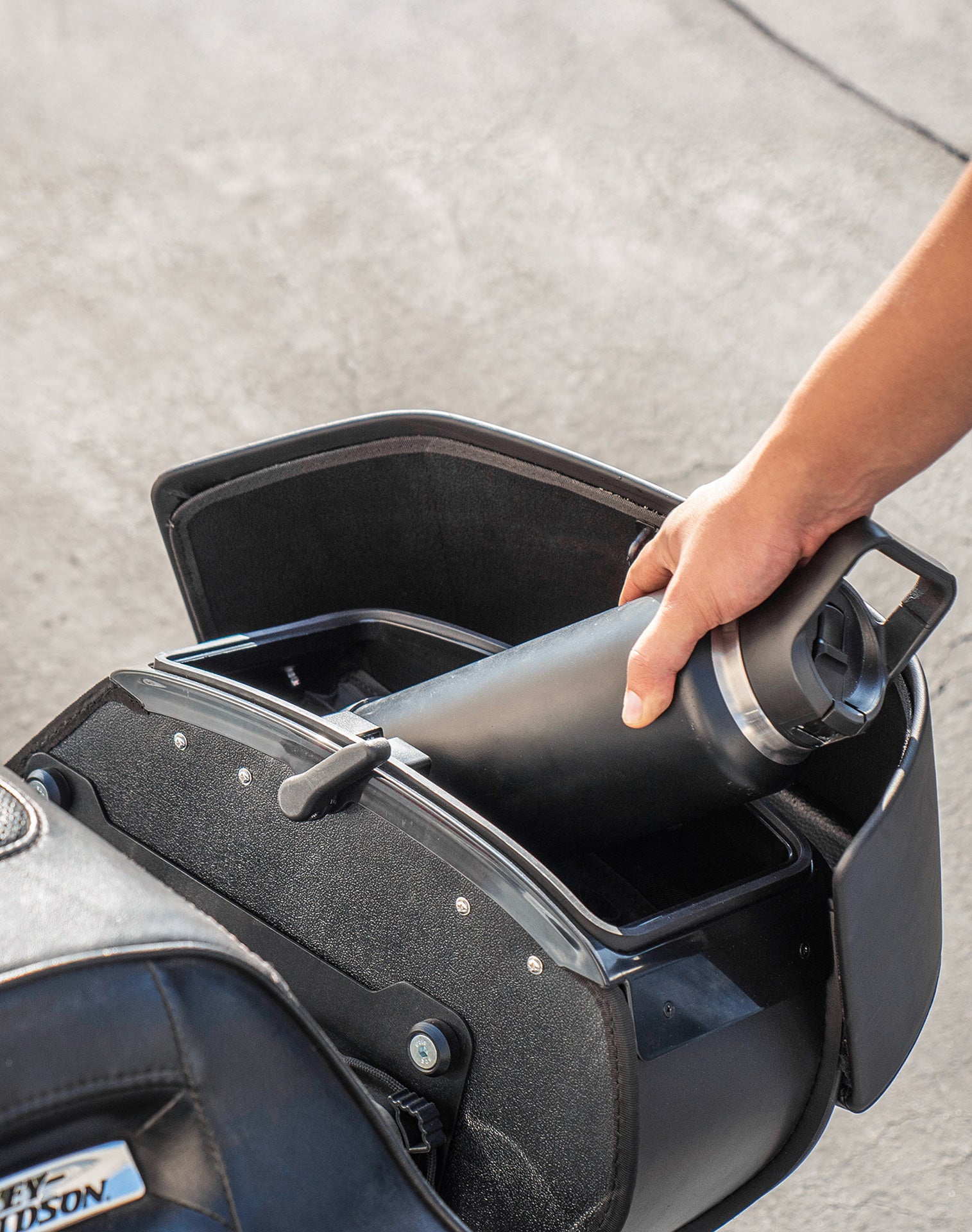 28L - Pantheon Medium Quick-Mount Motorcycle Saddlebags For Harley Davidson Dyna Low Rider FXDL/I v4