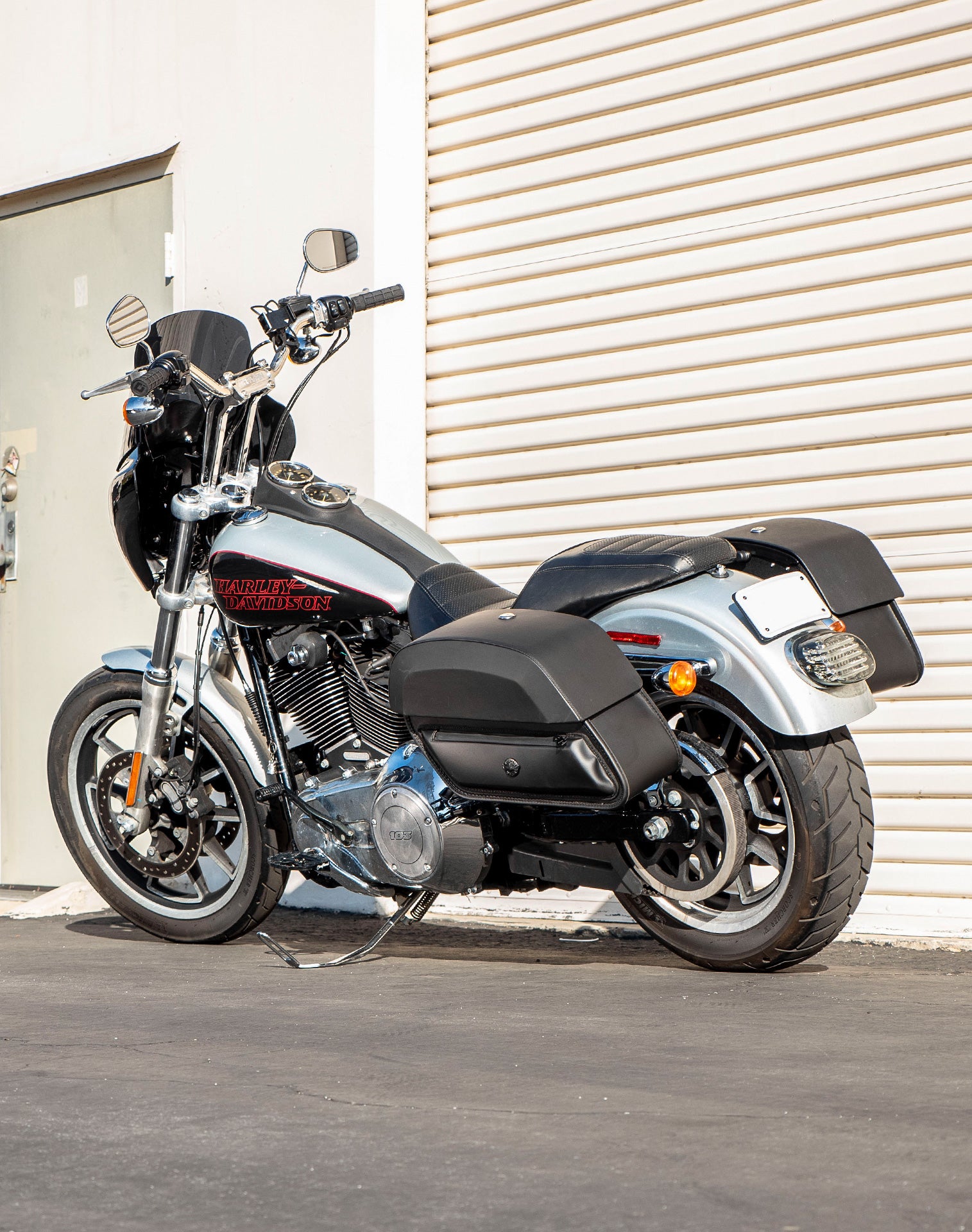 28L - Pantheon Medium Quick-Mount Motorcycle Saddlebags For Harley Davidson Dyna Low Rider FXDL/I v1