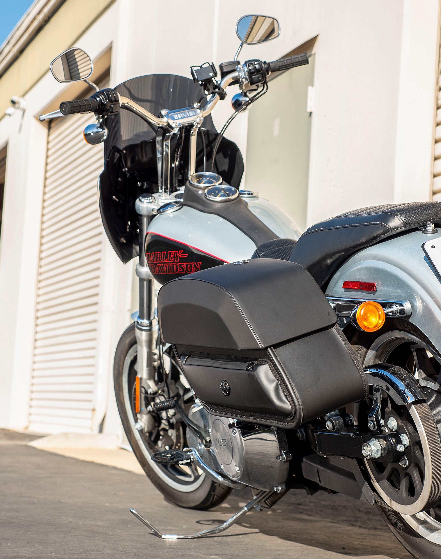 28L - Pantheon Medium Quick-Mount Motorcycle Saddlebags For Harley Davidson Dyna Low Rider FXDL/I v3