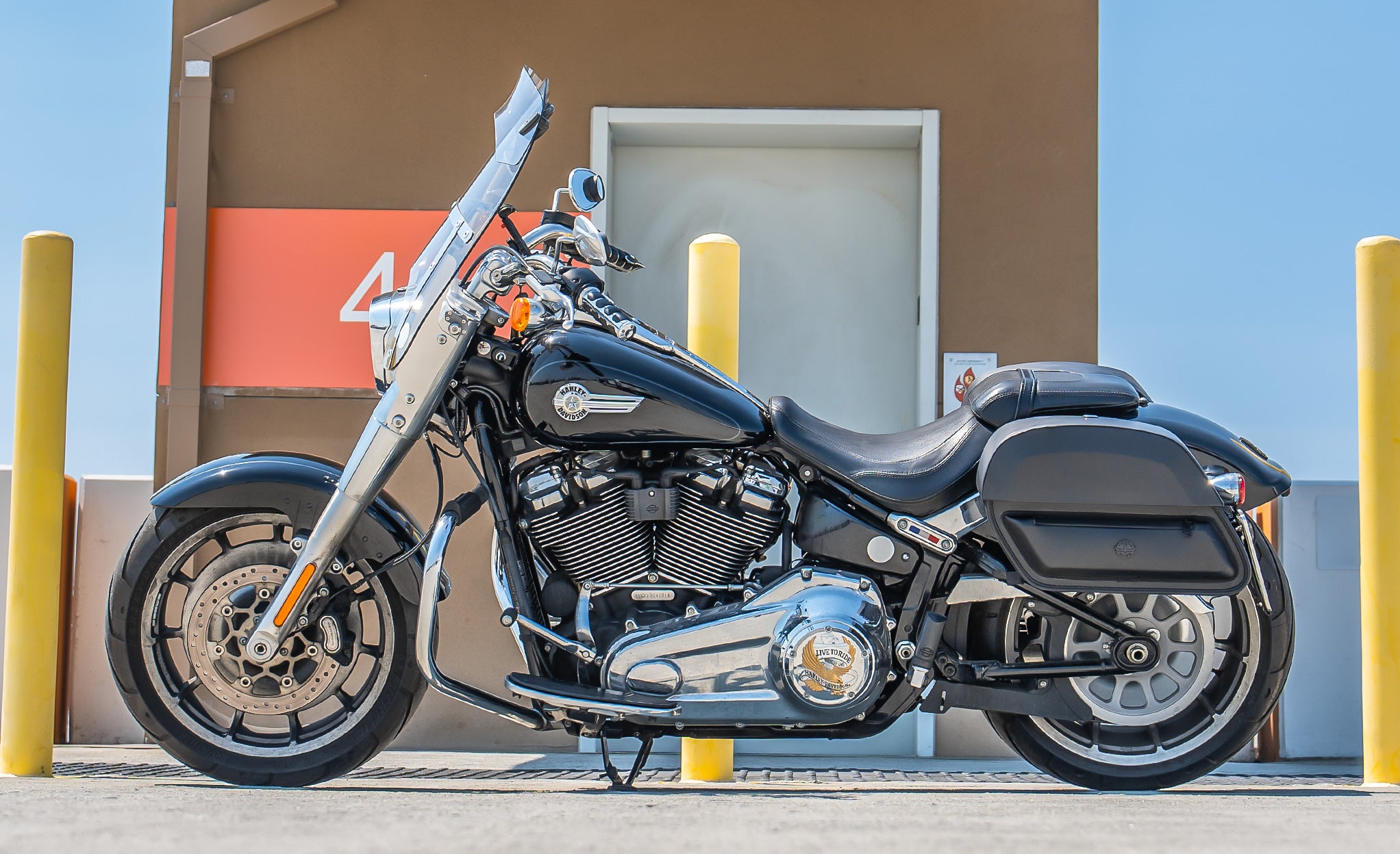 28L - Pantheon Medium Quick Mount Motorcycle Saddlebags For Harley Softail Fat Boy FLFB/S @expand