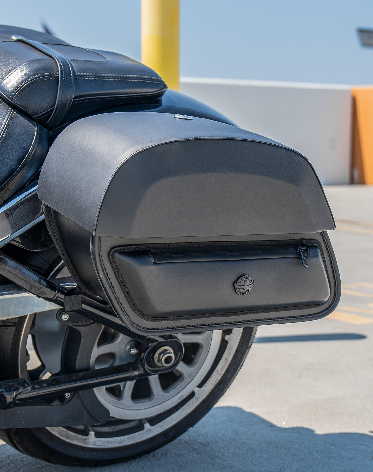 28L - Pantheon Medium Quick Mount Motorcycle Saddlebags For Harley Softail Fat Boy FLFB/S v3