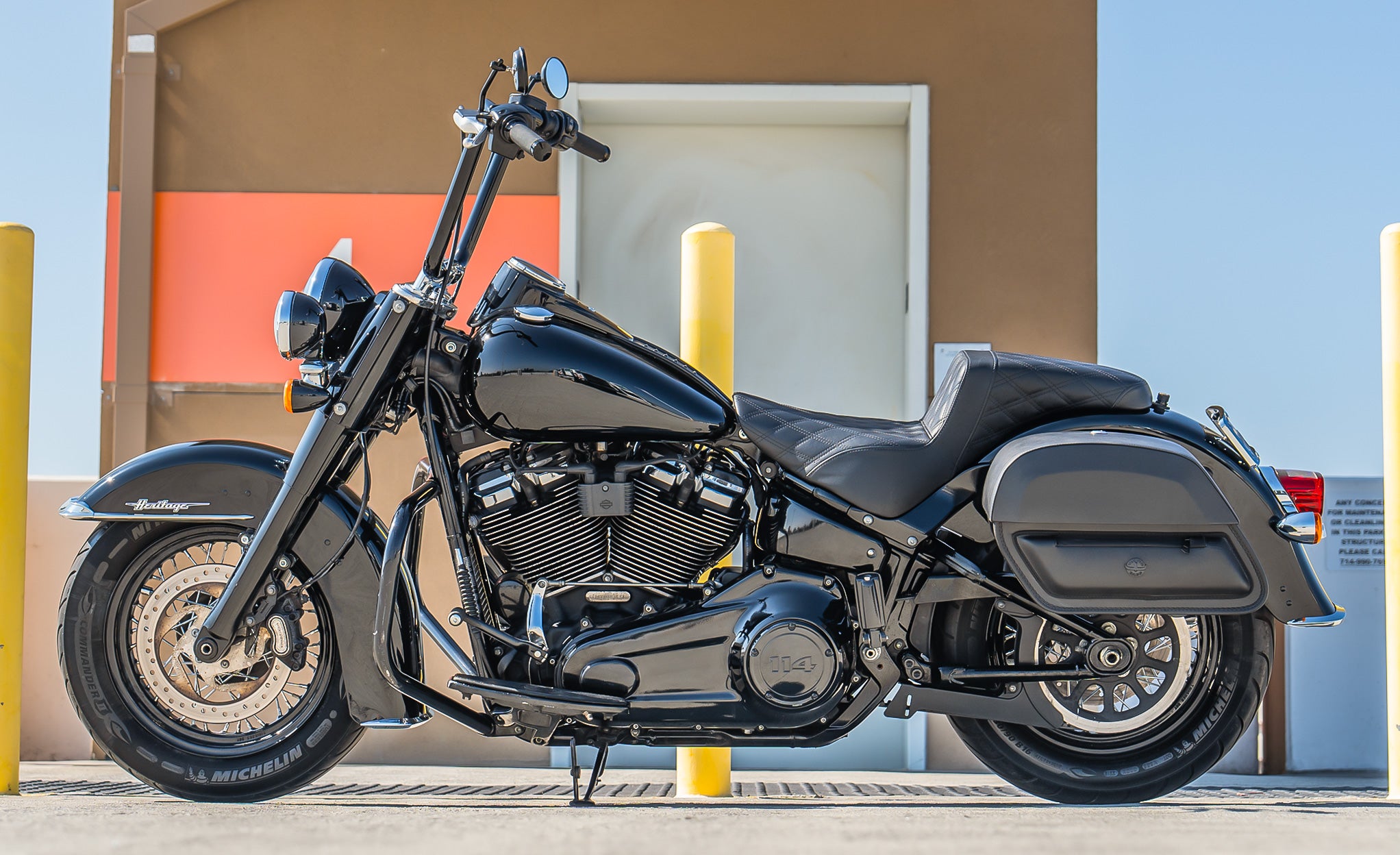 28L - Pantheon Medium Quick Mount Motorcycle Saddlebags For Harley Softail Heritage FLHC/S Lifestyle @expand