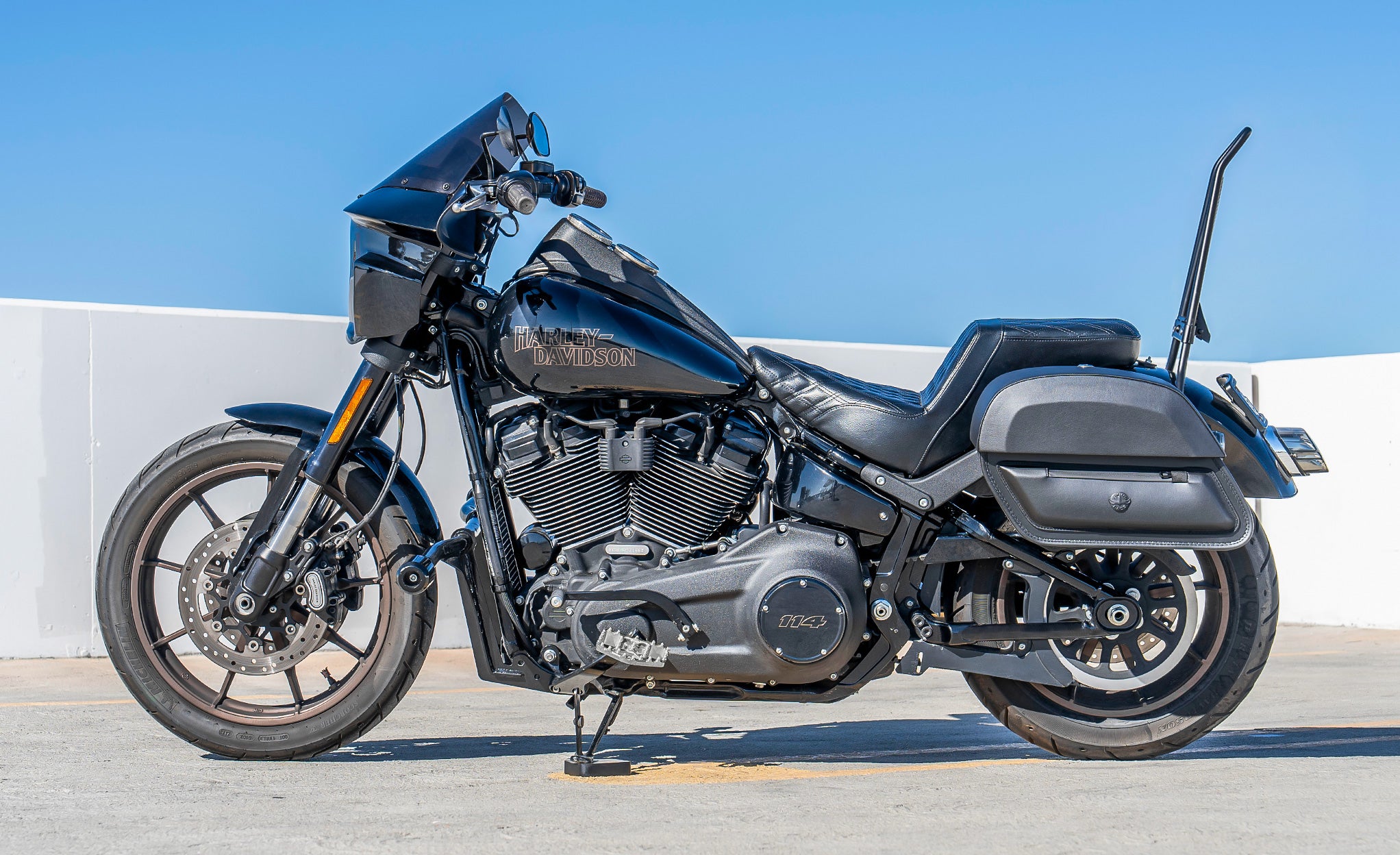 28L - Pantheon Medium Quick Mount Motorcycle Saddlebags For Harley Softail Low Rider S FXLRS Lifestyle @expand