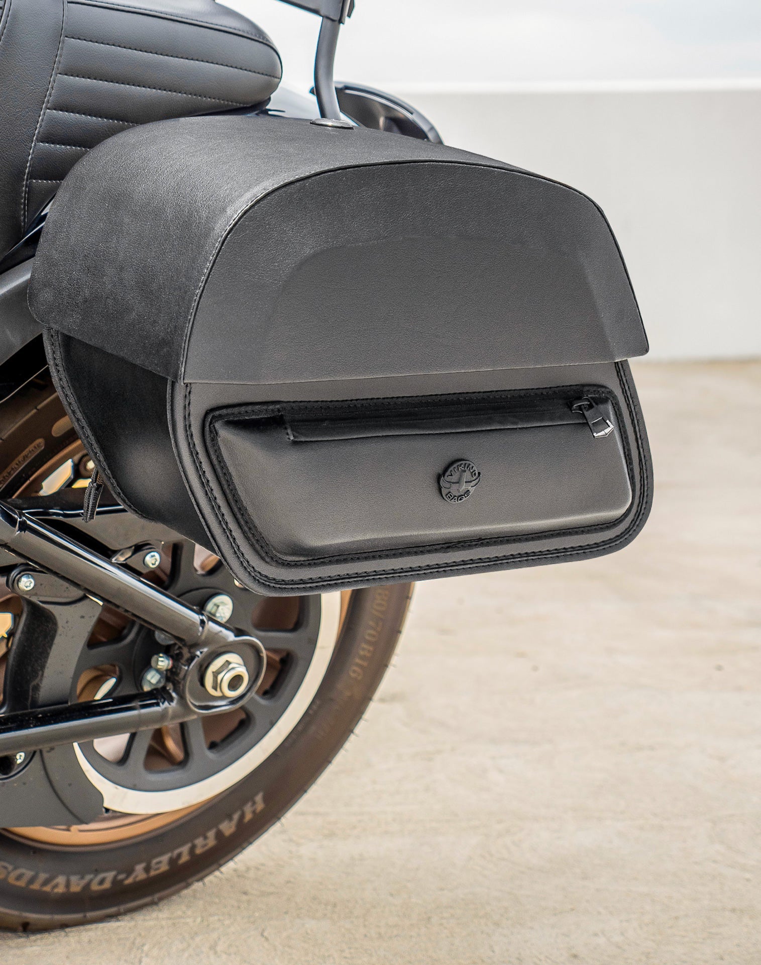 28L - Pantheon Medium Quick Mount Motorcycle Saddlebags For Harley Softail Low Rider S FXLRS v3