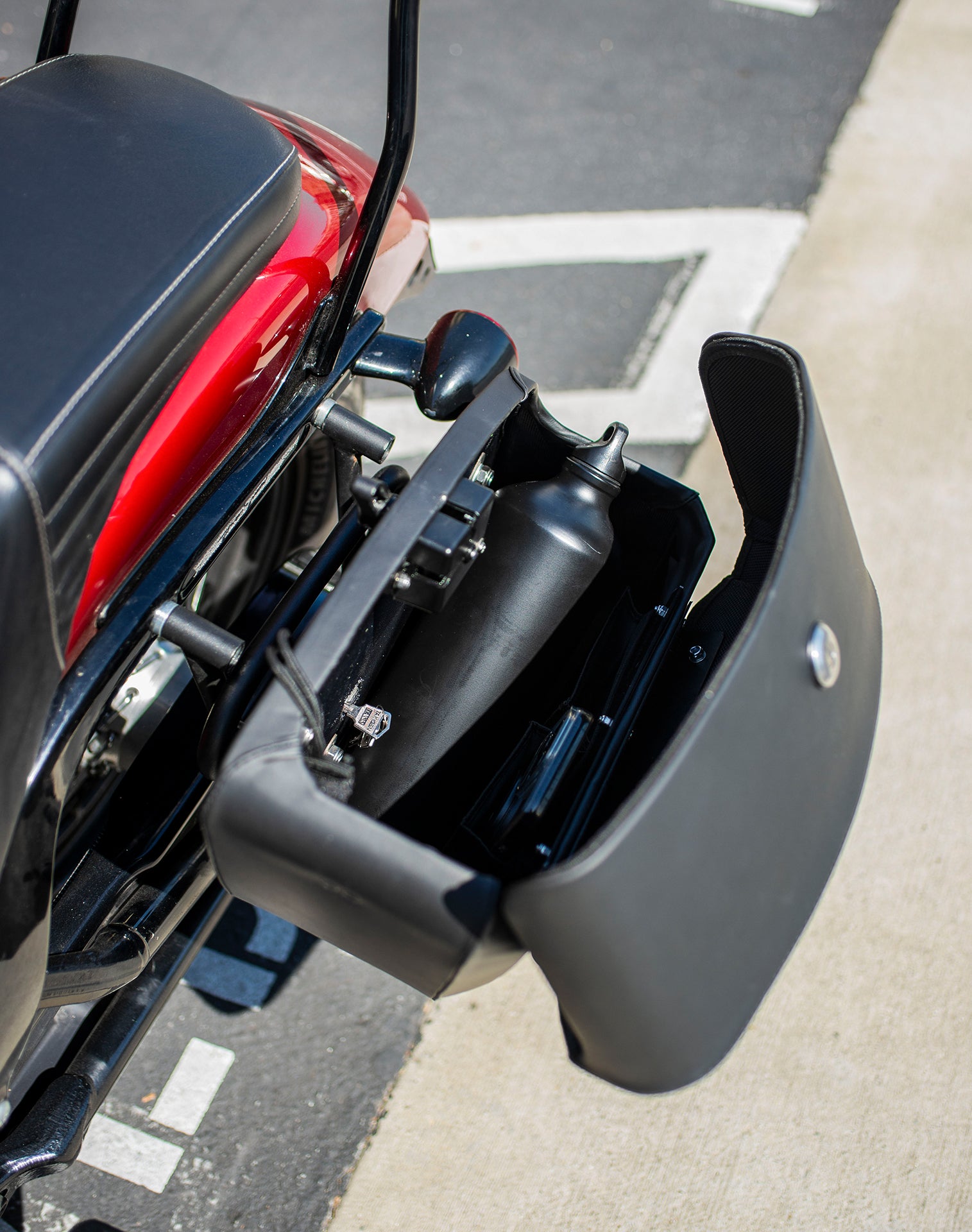 28L - Pantheon Medium Quick-Mount Motorcycle Saddlebags For Harley Softail Sport Glide FLSB Life Style 4