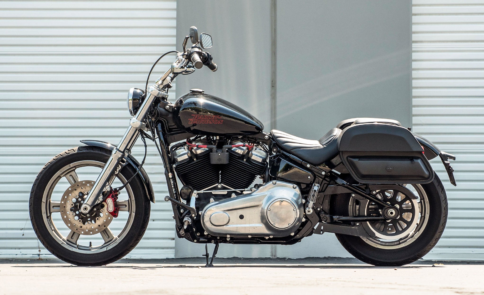 28L - Pantheon Medium Quick-Mount Motorcycle Saddlebags For Harley Softail Standard FXST @expand