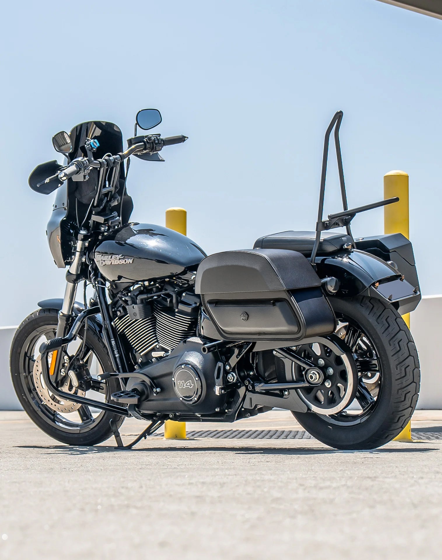 28L - Pantheon Medium Quick Mount Motorcycle Saddlebags For Harley Softail Street Bob FXBB v1