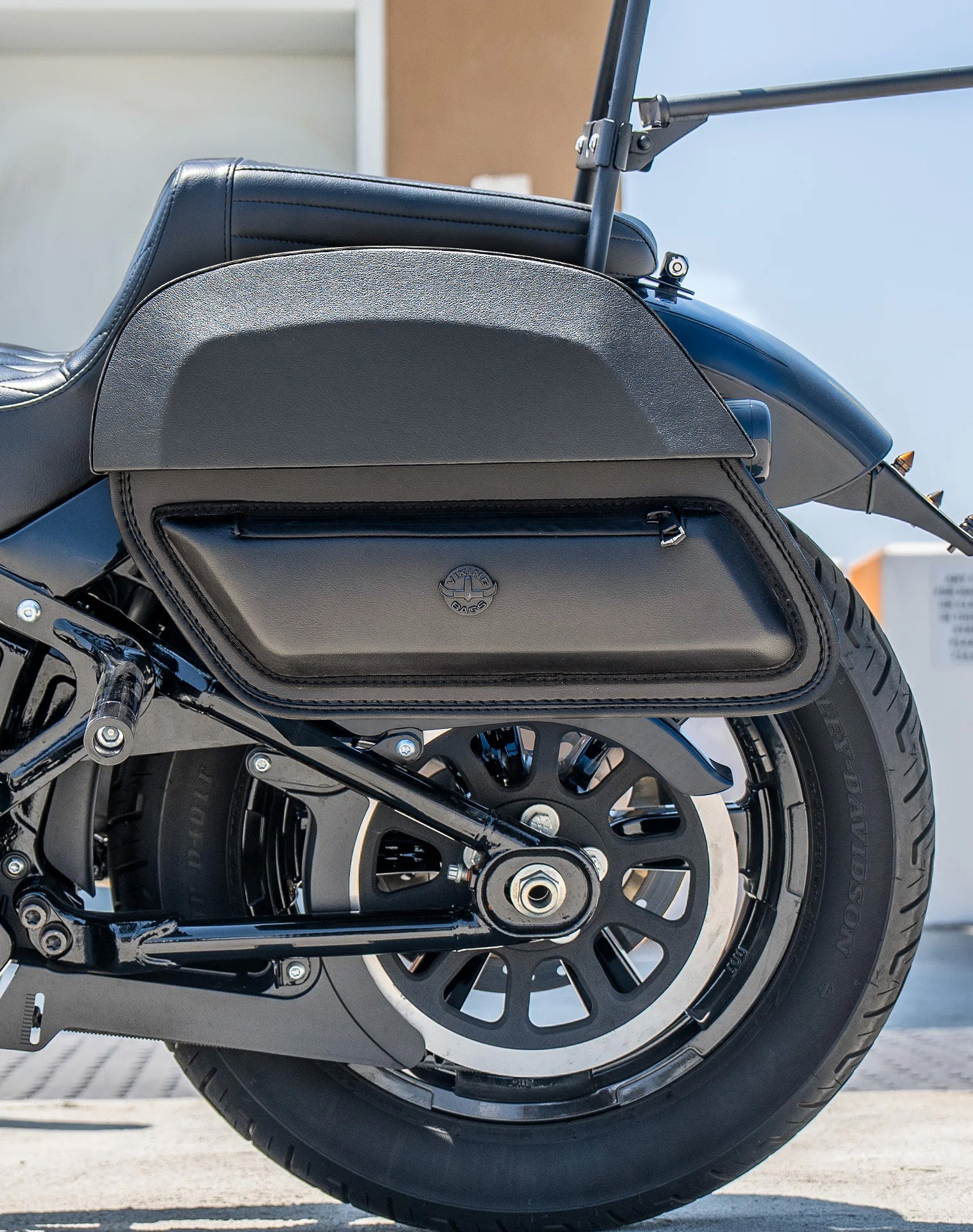 28L - Pantheon Medium Quick Mount Motorcycle Saddlebags For Harley Softail Street Bob FXBB v2