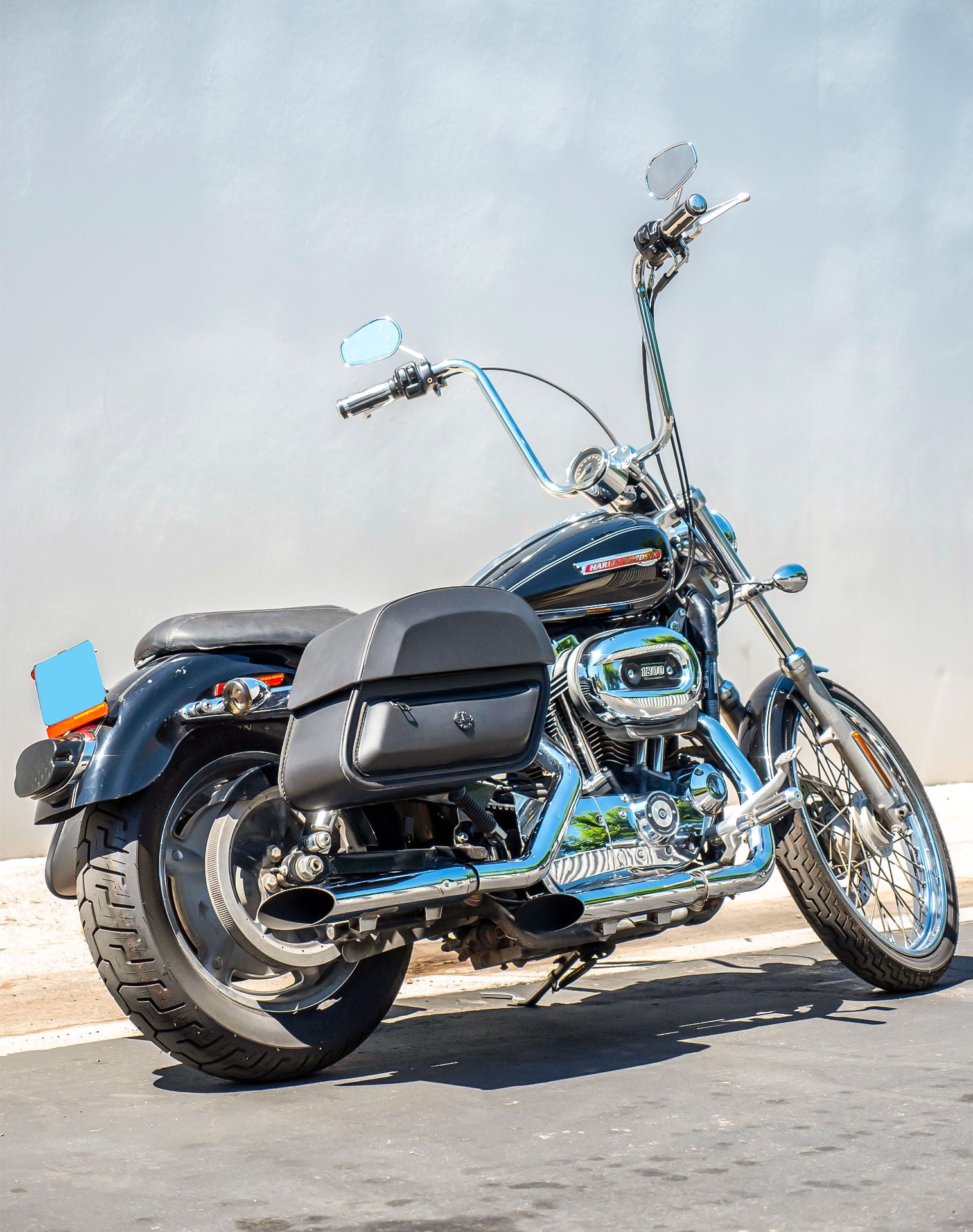 28L - Pantheon Medium Quick-Mount Motorcycle Saddlebags For Harley Sportster 1200 Custom XL1200C/XLH1200C v1