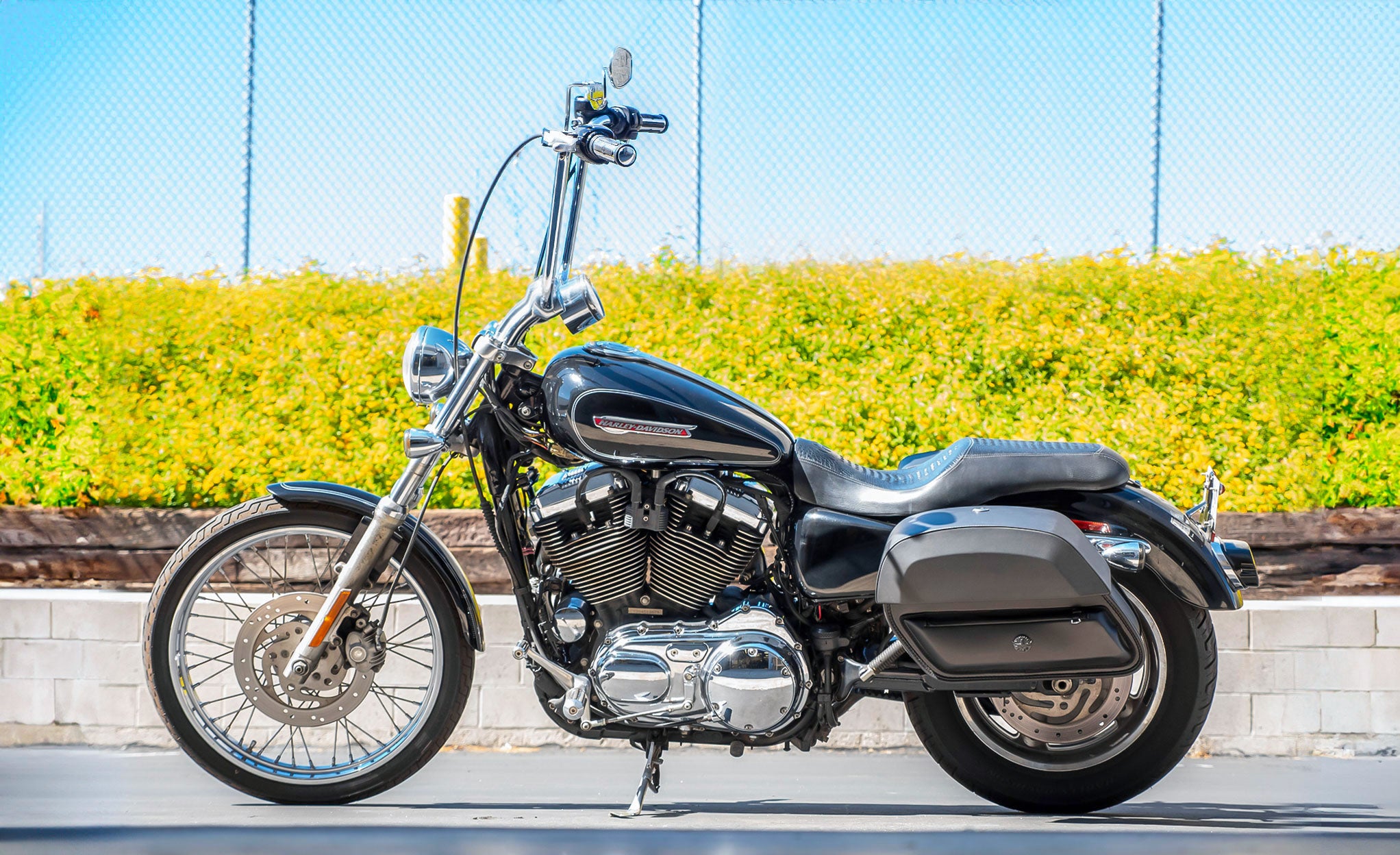 28L - Pantheon Medium Quick-Mount Motorcycle Saddlebags For Harley Sportster 1200 Custom XL1200C/XLH1200C @expand