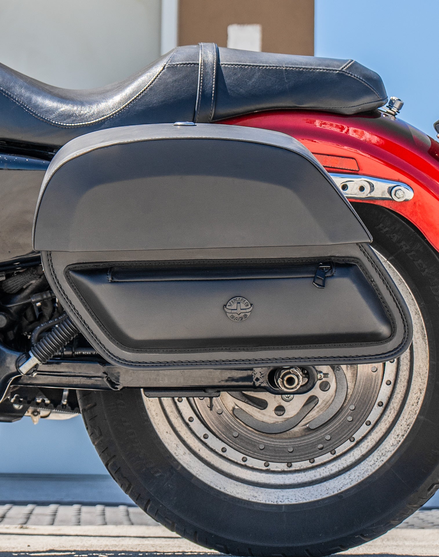 28L - Pantheon Medium Quick Mount Motorcycle Saddlebags For Harley Sportster 883 Custom XL883C/XLH883C Lifestyle