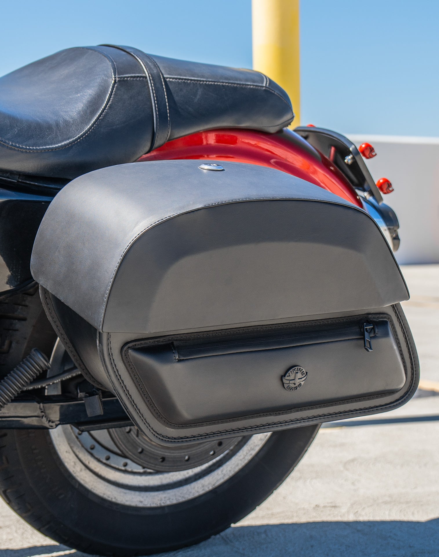 28L - Pantheon Medium Quick Mount Motorcycle Saddlebags For Harley Sportster 883 Custom XL883C/XLH883C ifestyle