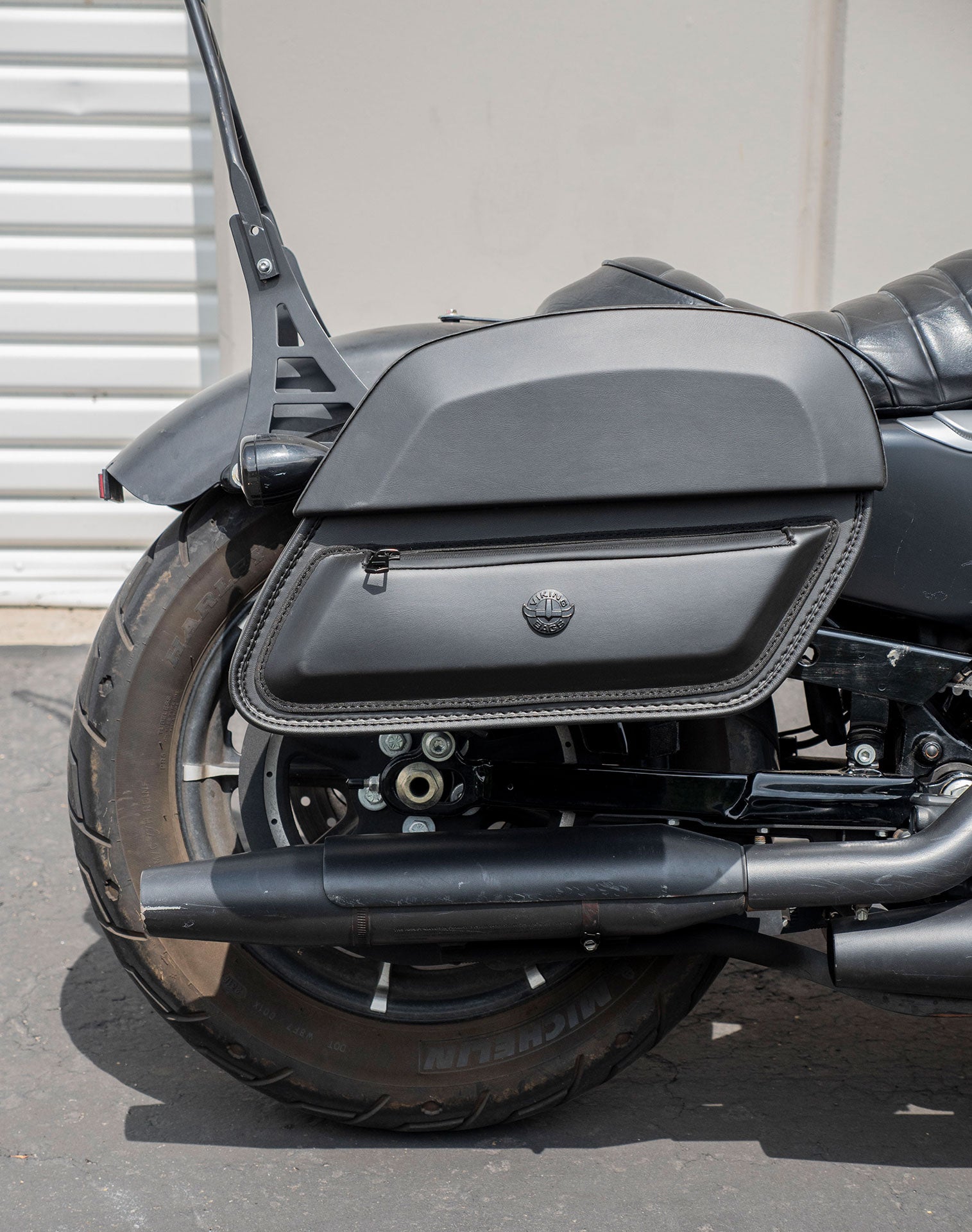 28L - Pantheon Medium Quick-Mount Motorcycle Saddlebags For Harley Sportster 883 Iron XL883N v3