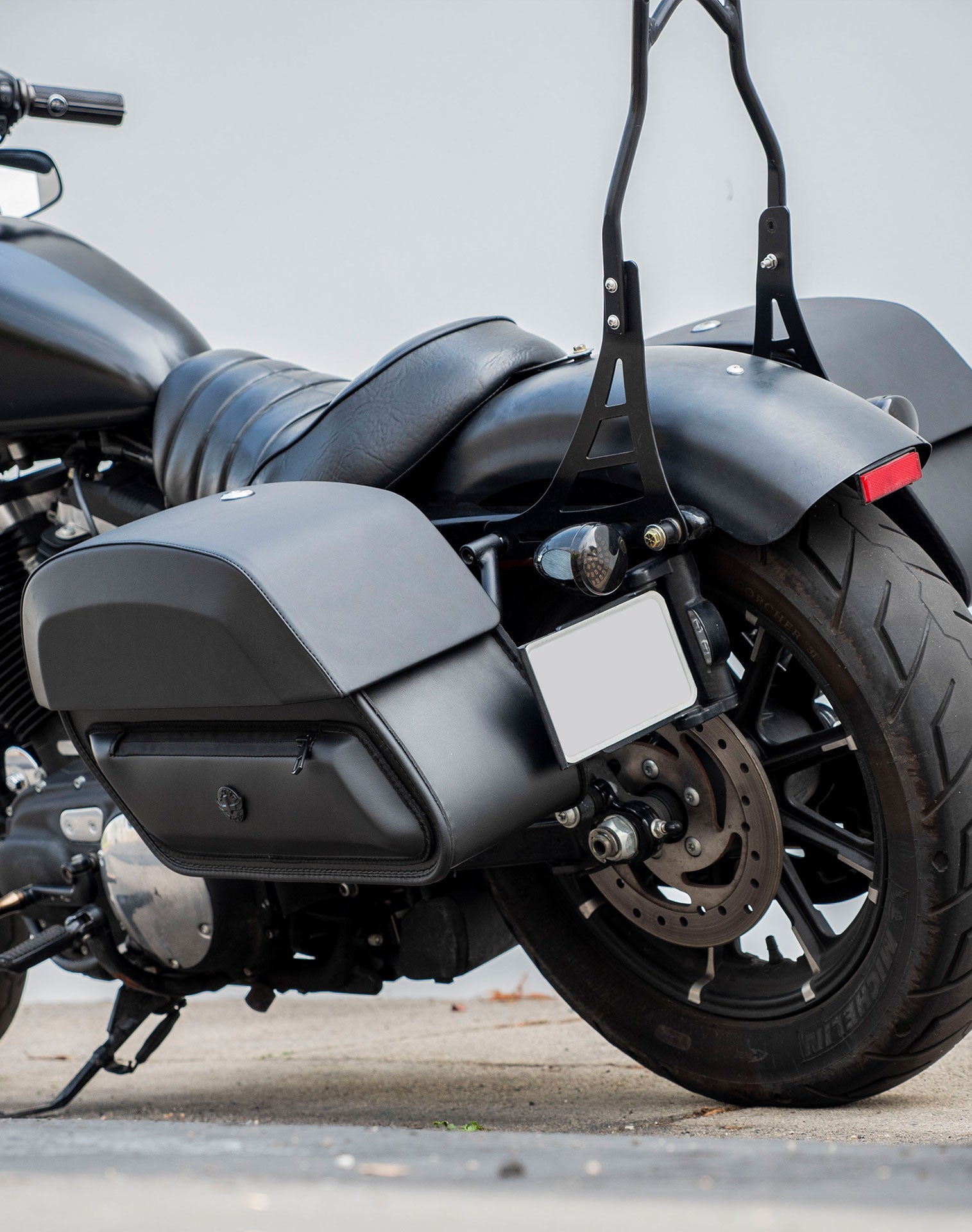 28L - Pantheon Medium Quick-Mount Motorcycle Saddlebags For Harley Sportster 883 Iron XL883N v2