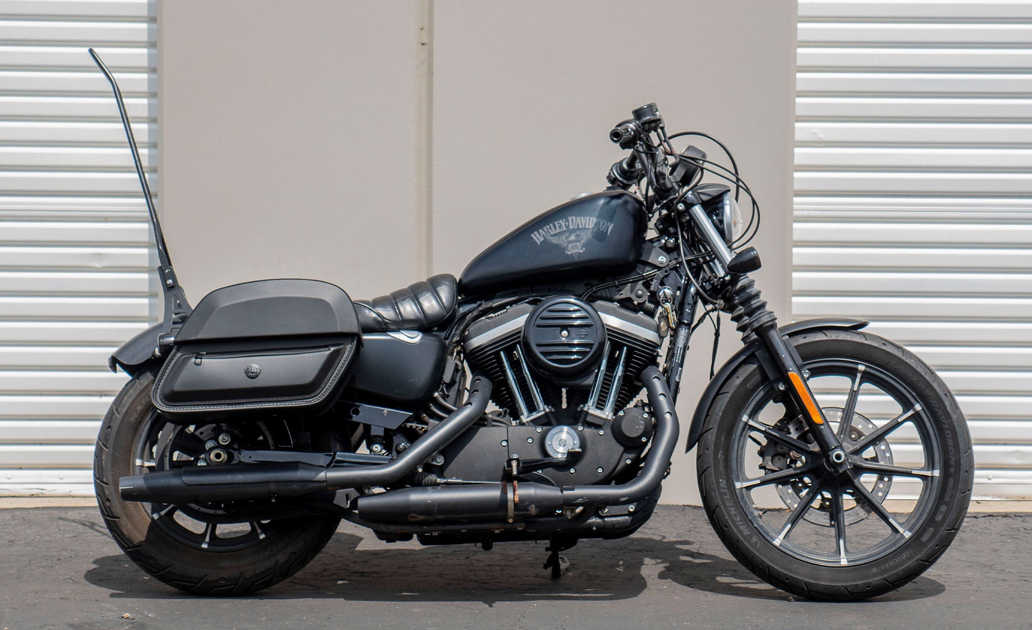 28L - Pantheon Medium Quick-Mount Motorcycle Saddlebags For Harley Sportster 883 Iron XL883N @expand