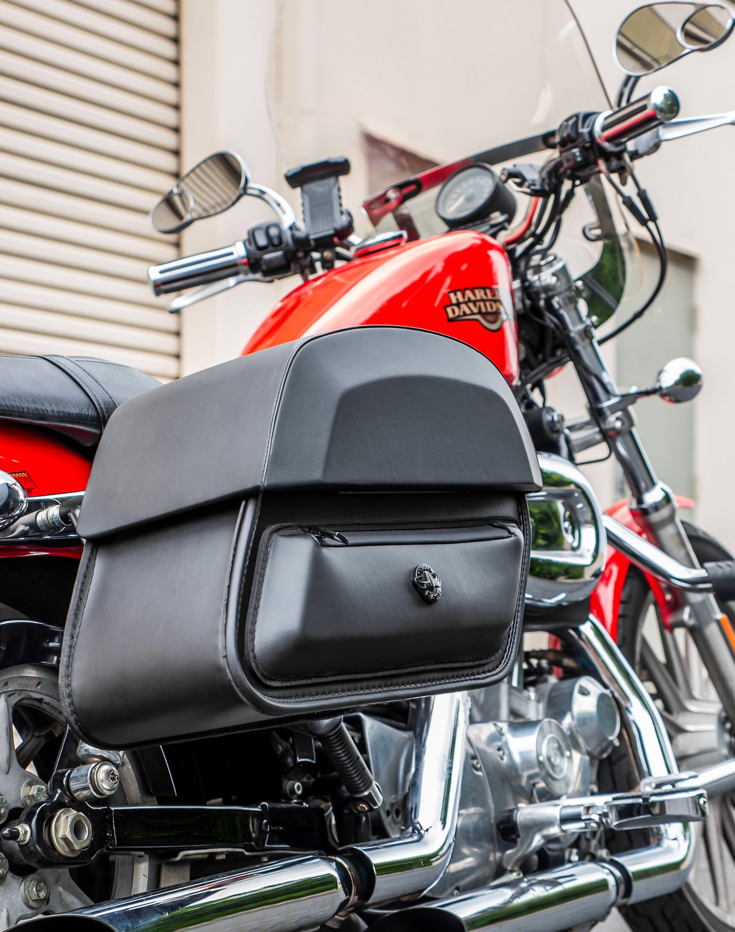 28L - Pantheon Medium Quick-Mount Motorcycle Saddlebags For Harley Sportster 883 Low XL883L v1