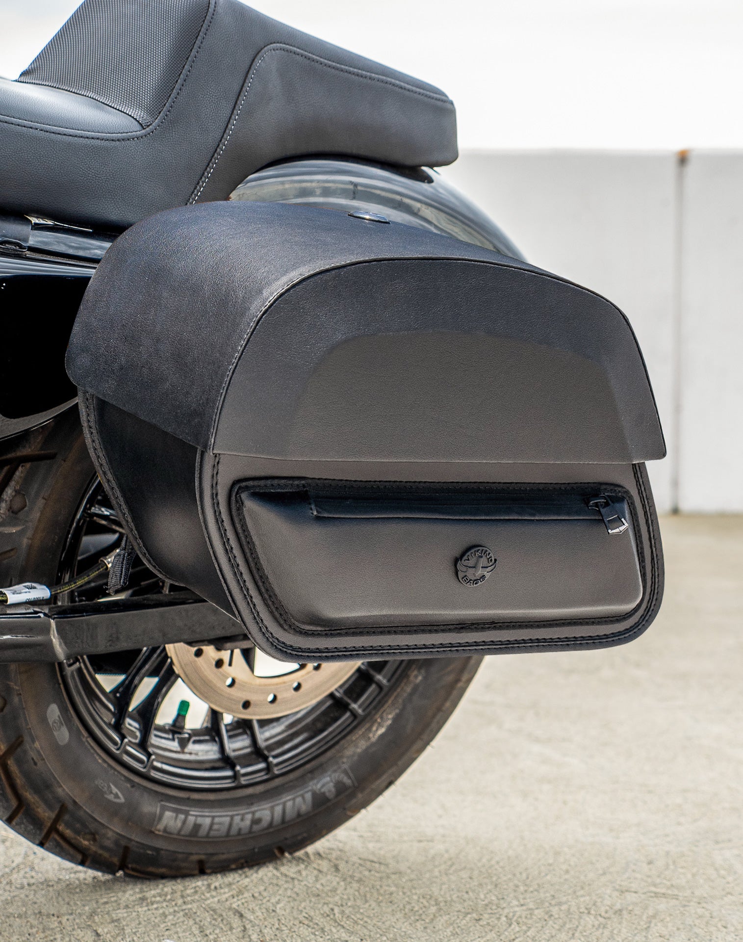 28L - Pantheon Medium Quick-Mount Motorcycle Saddlebags For Harley Sportster Forty Eight XL1200X/XL1200XS v3
