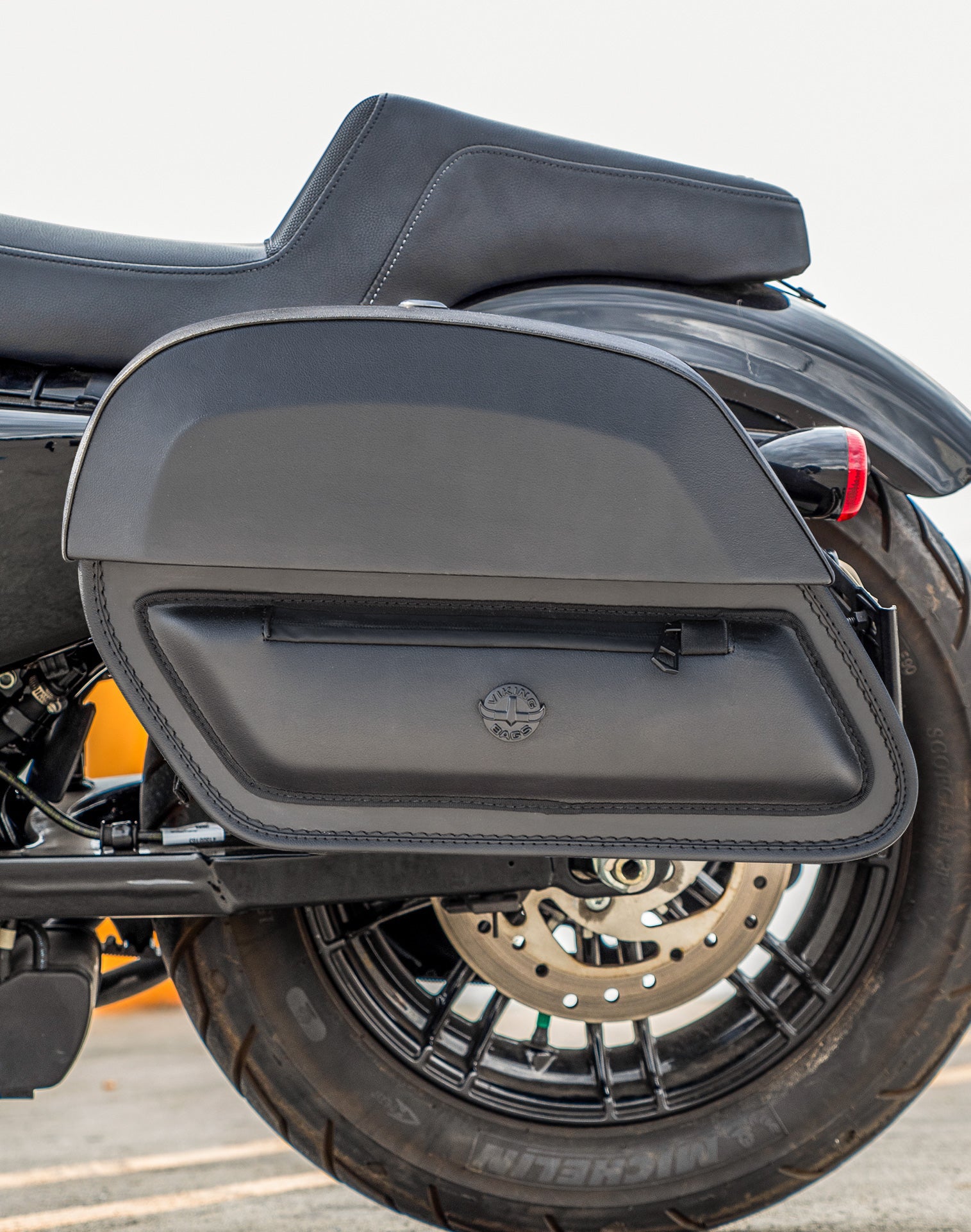 28L - Pantheon Medium Quick-Mount Motorcycle Saddlebags For Harley Sportster Forty Eight XL1200X/XL1200XS v2