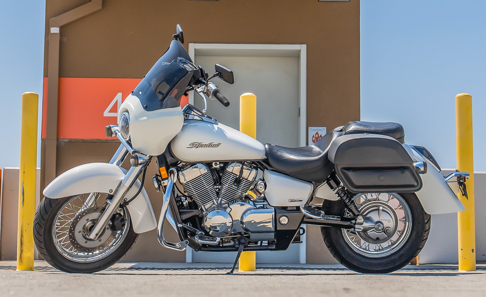 28L - Pantheon Medium Quick-Mount Honda Shadow 750 Aero Motorcycle Saddlebags @expand