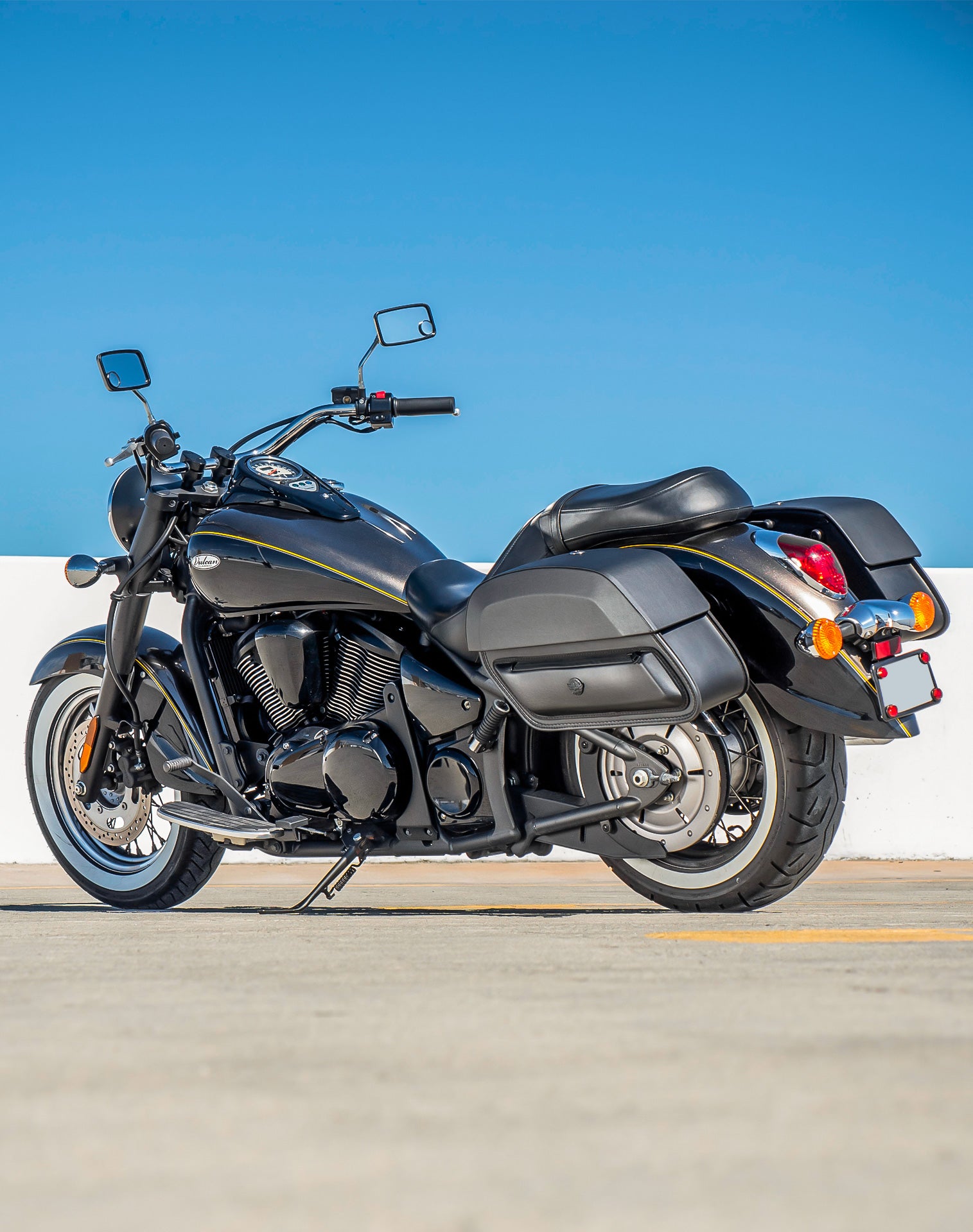 28L - Pantheon Medium Quick Mount Kawasaki Vulcan 900 Classic VN900 Motorcycle Saddlebags v1