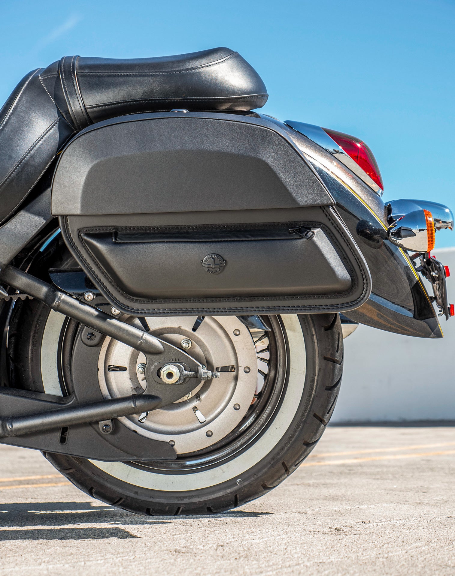 28L - Pantheon Medium Quick Mount Kawasaki Vulcan 900 Classic VN900 Motorcycle Saddlebags v2